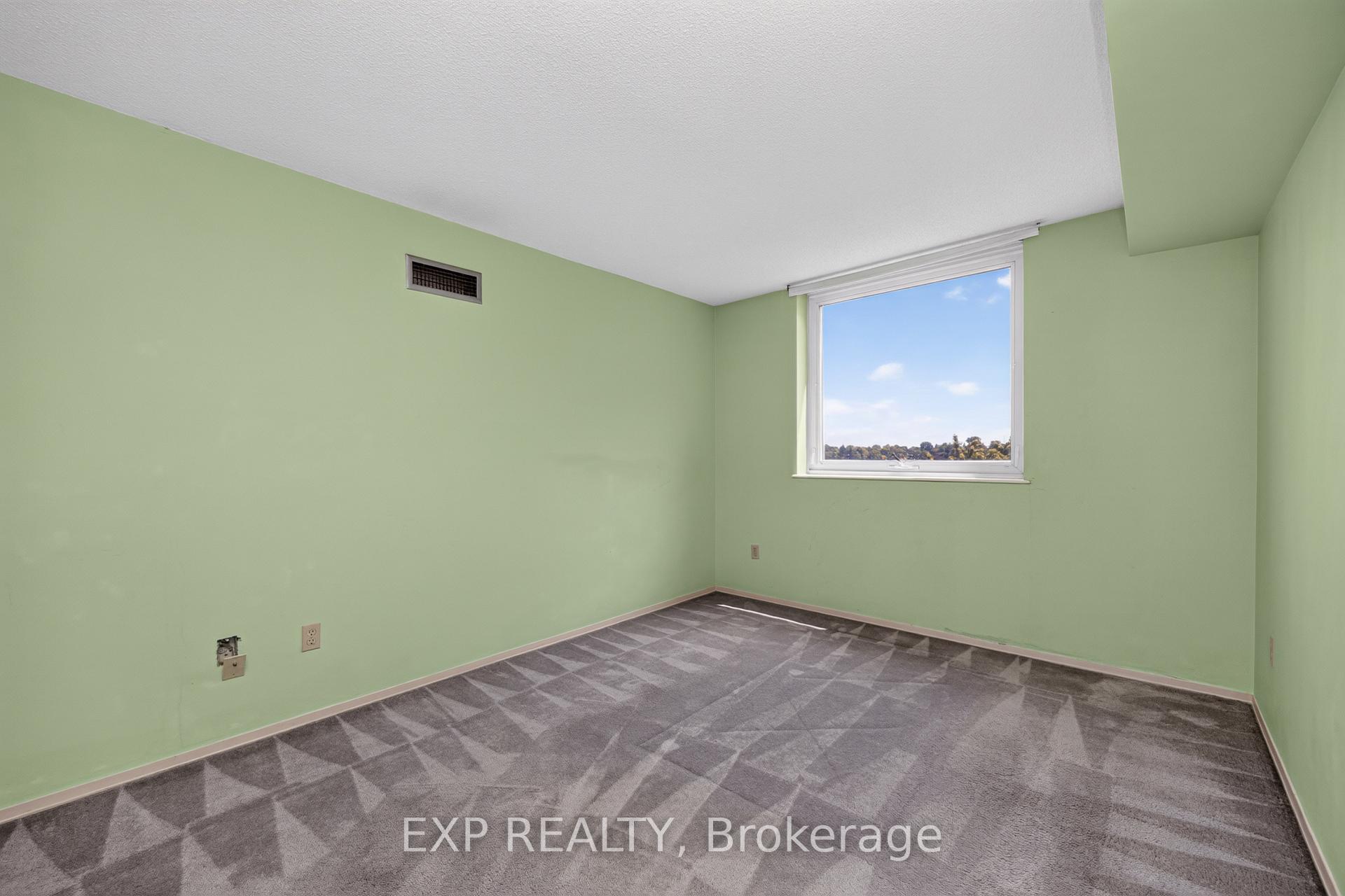Photo 22 of Unit 716, 326 Major Mackenzie Drive E, Richmond Hill, Crosby — HOMEH