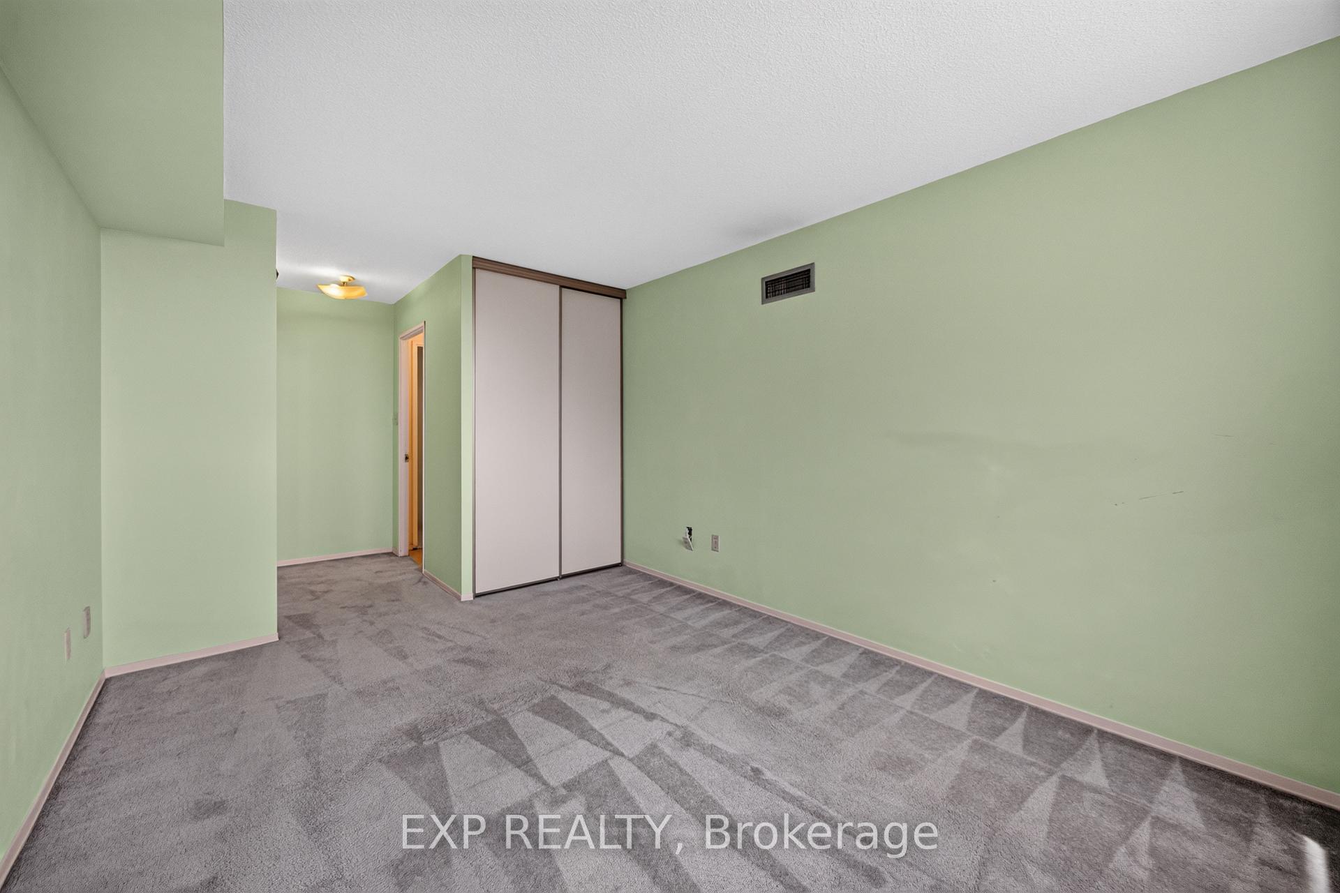 Photo 24 of Unit 716, 326 Major Mackenzie Drive E, Richmond Hill, Crosby — HOMEH