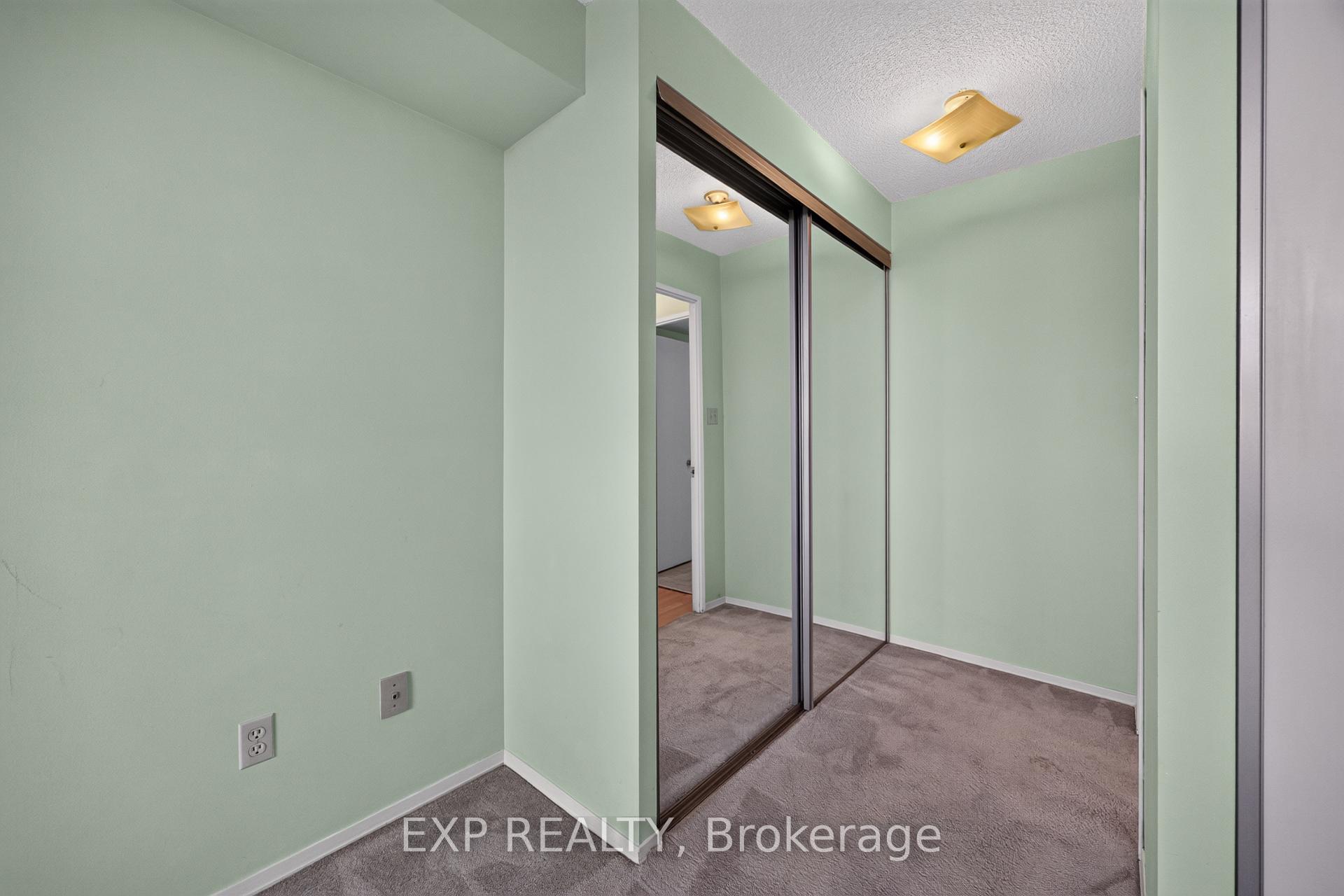Photo 25 of Unit 716, 326 Major Mackenzie Drive E, Richmond Hill, Crosby — HOMEH