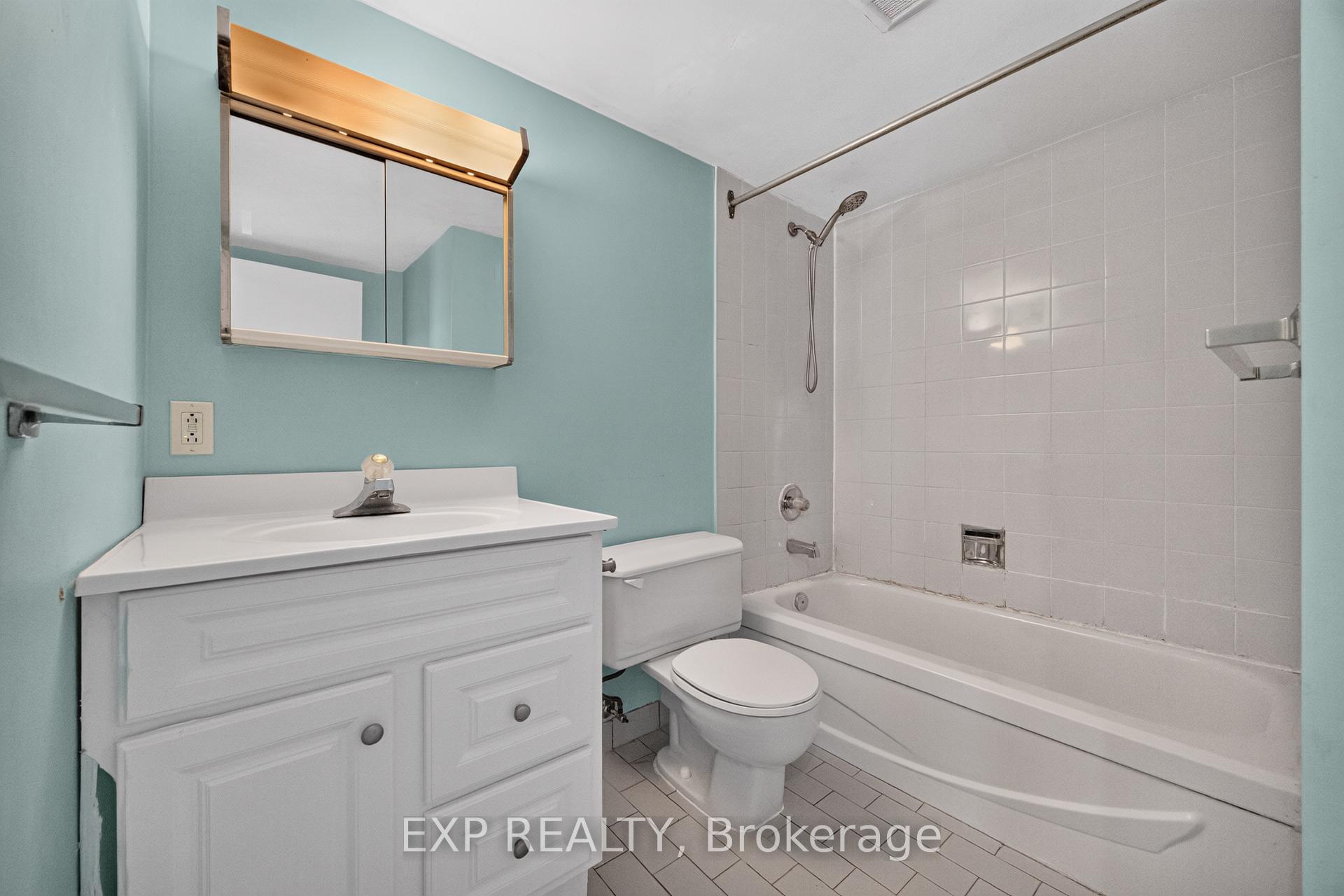 Photo 26 of Unit 716, 326 Major Mackenzie Drive E, Richmond Hill, Crosby — HOMEH