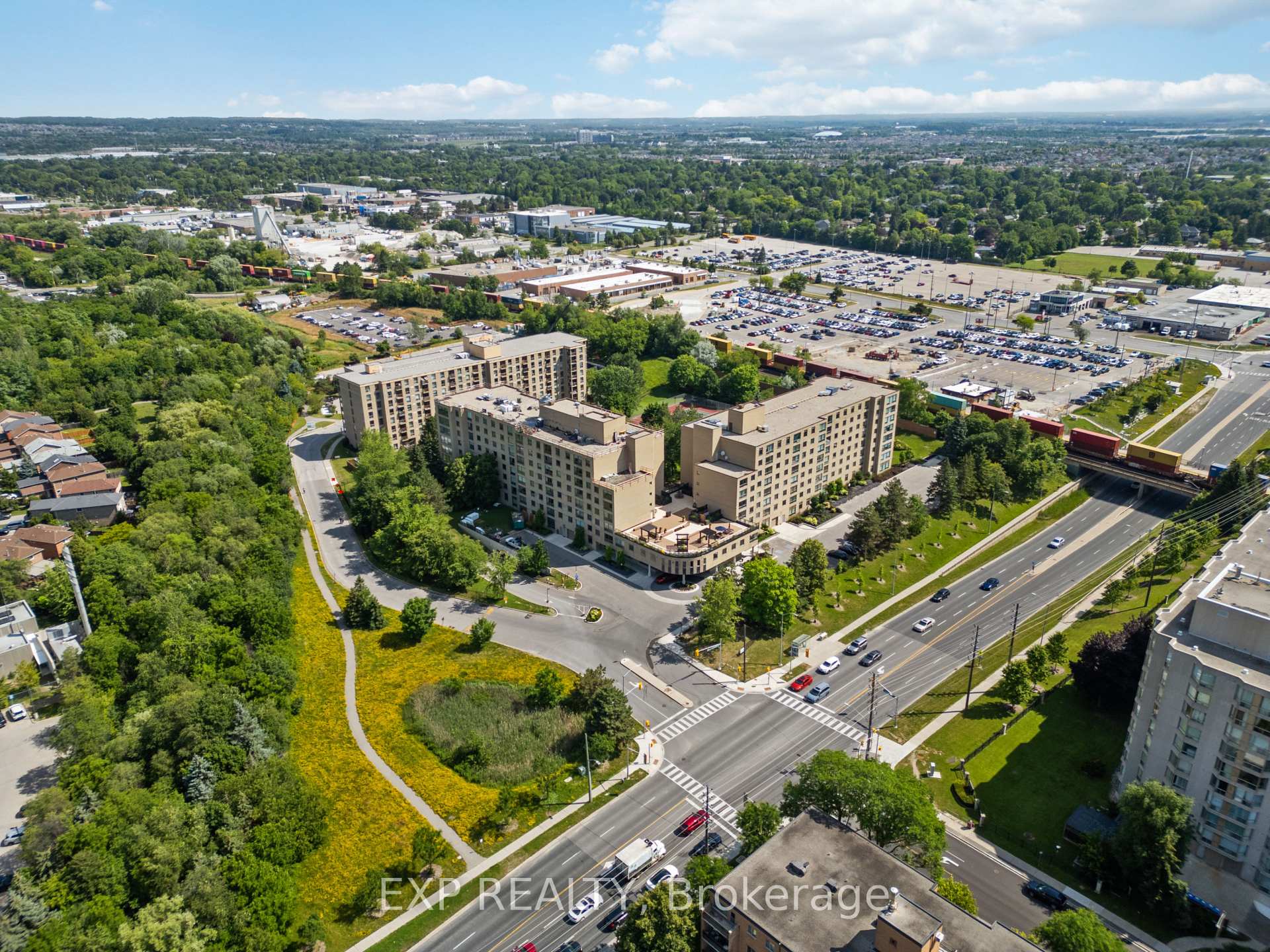 Photo 33 of Unit 716, 326 Major Mackenzie Drive E, Richmond Hill, Crosby — HOMEH