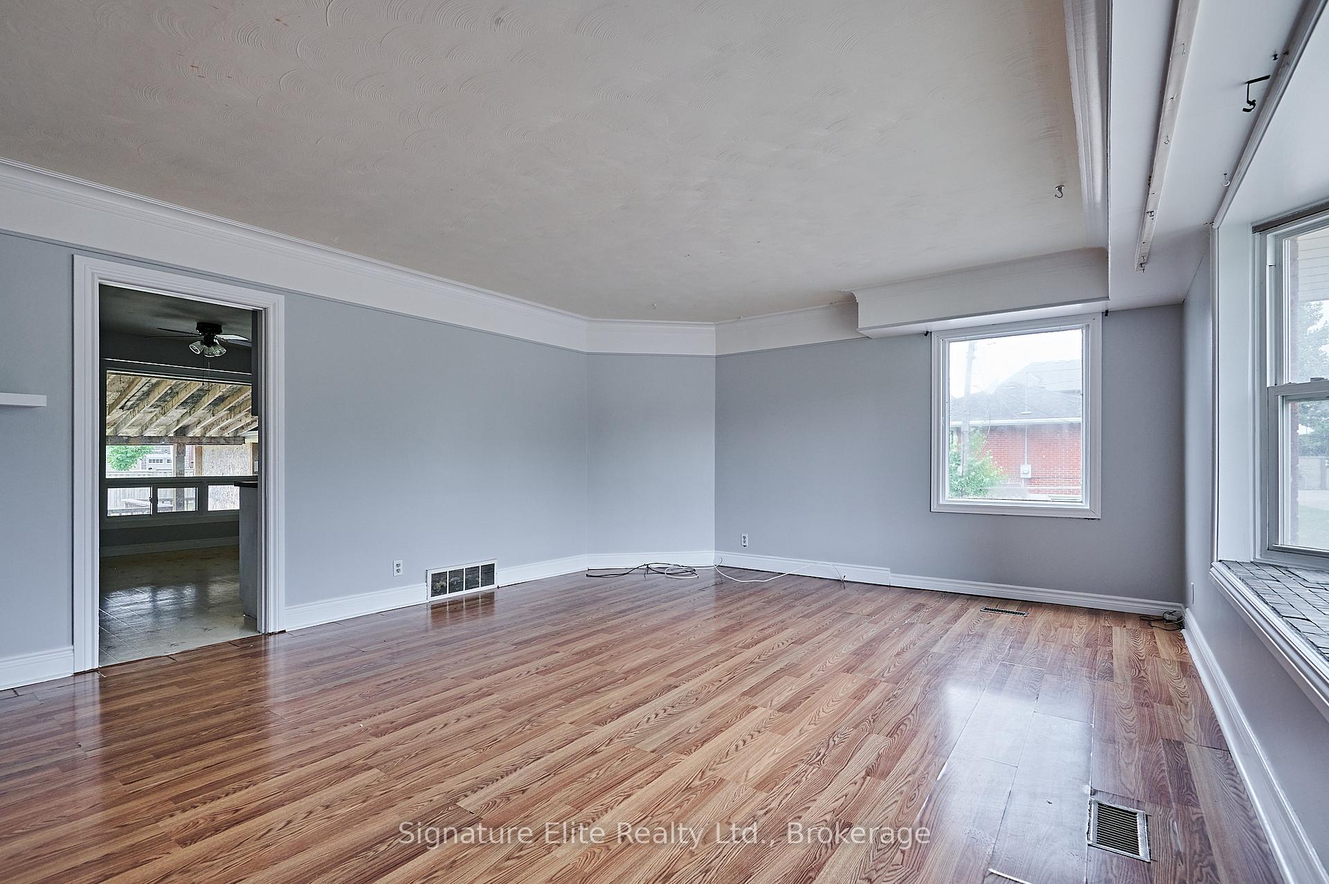 Photo 4 of Unit Unit 1, 9408 Chinguacousy Road, Brampton, Credit Valley — HOMEH