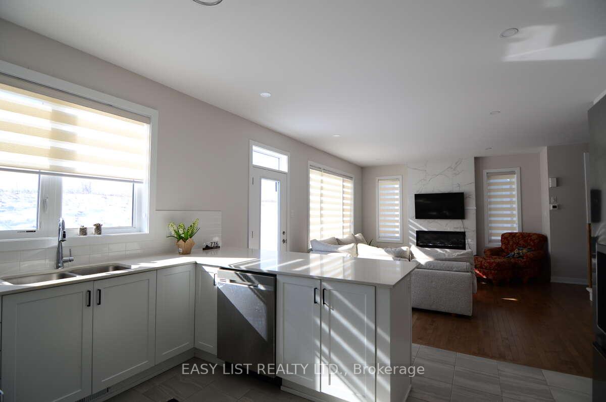 Photo 3 of 776 Eminence Street, Ottawa, Barrhaven - Half Moon Bay — HOMEH