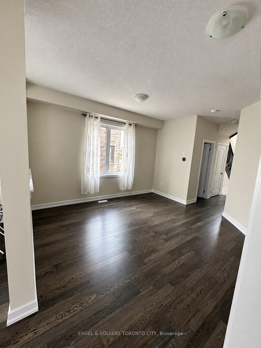 Photo 4 of 152 Lilac Circle, Haldimand — HOMEH