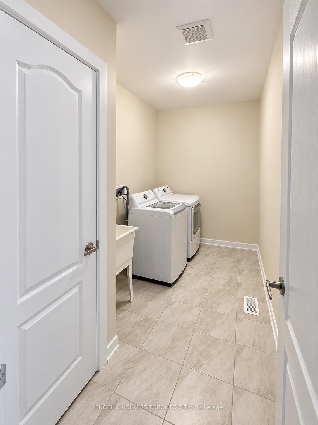 Photo 7 of 152 Lilac Circle, Haldimand — HOMEH