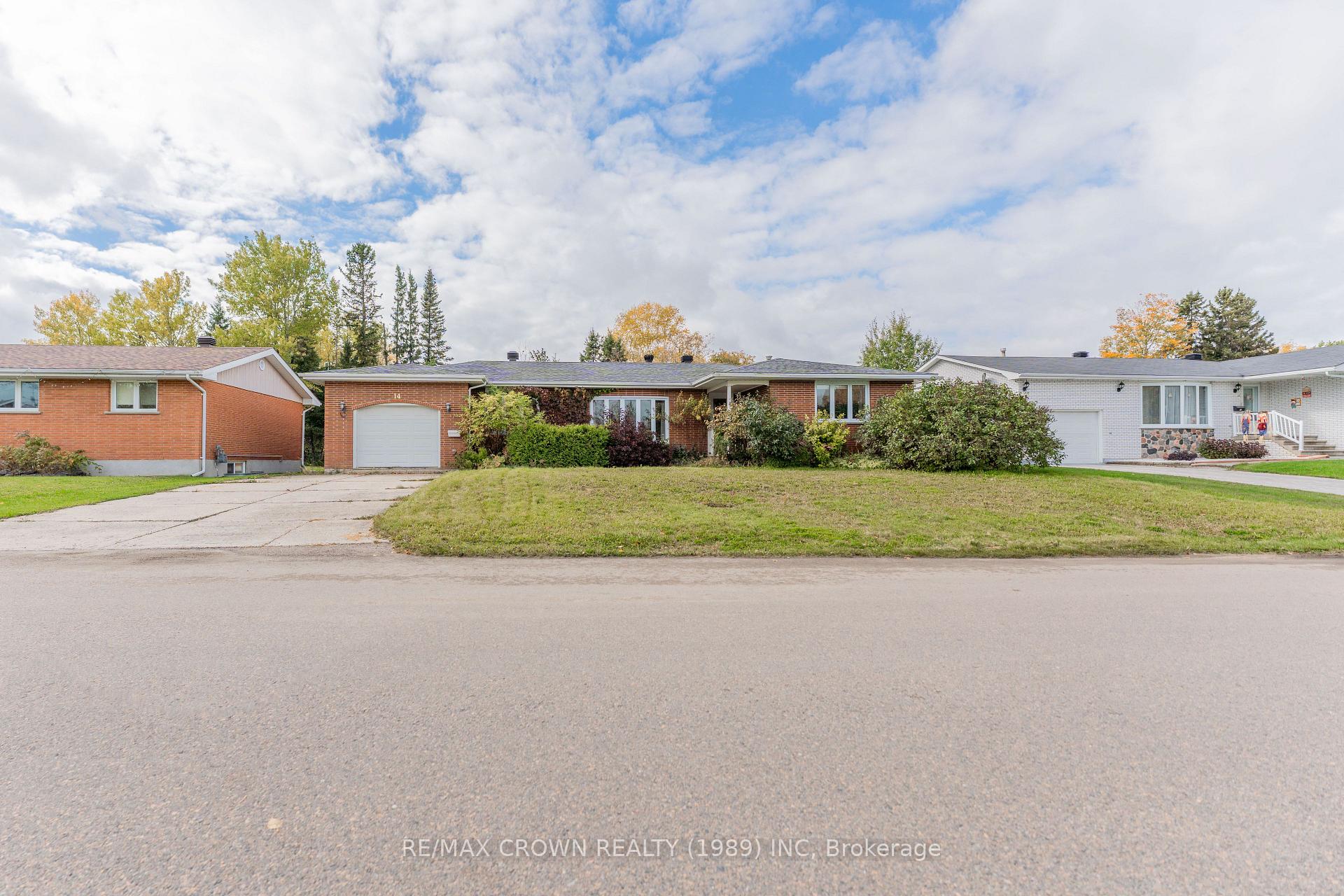Photo 3 of 14 Kennedy Avenue, Kapuskasing — HOMEH