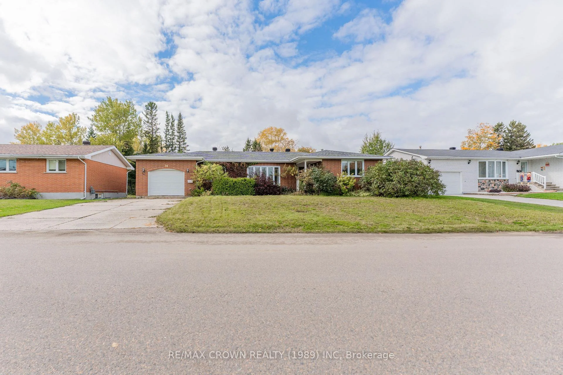 Photo 4 of 14 Kennedy Avenue, Kapuskasing — HOMEH