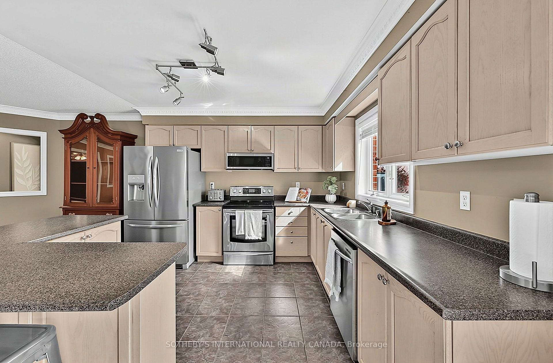 Photo 13 of 4 Brecken Drive, Georgina, Keswick South — HOMEH