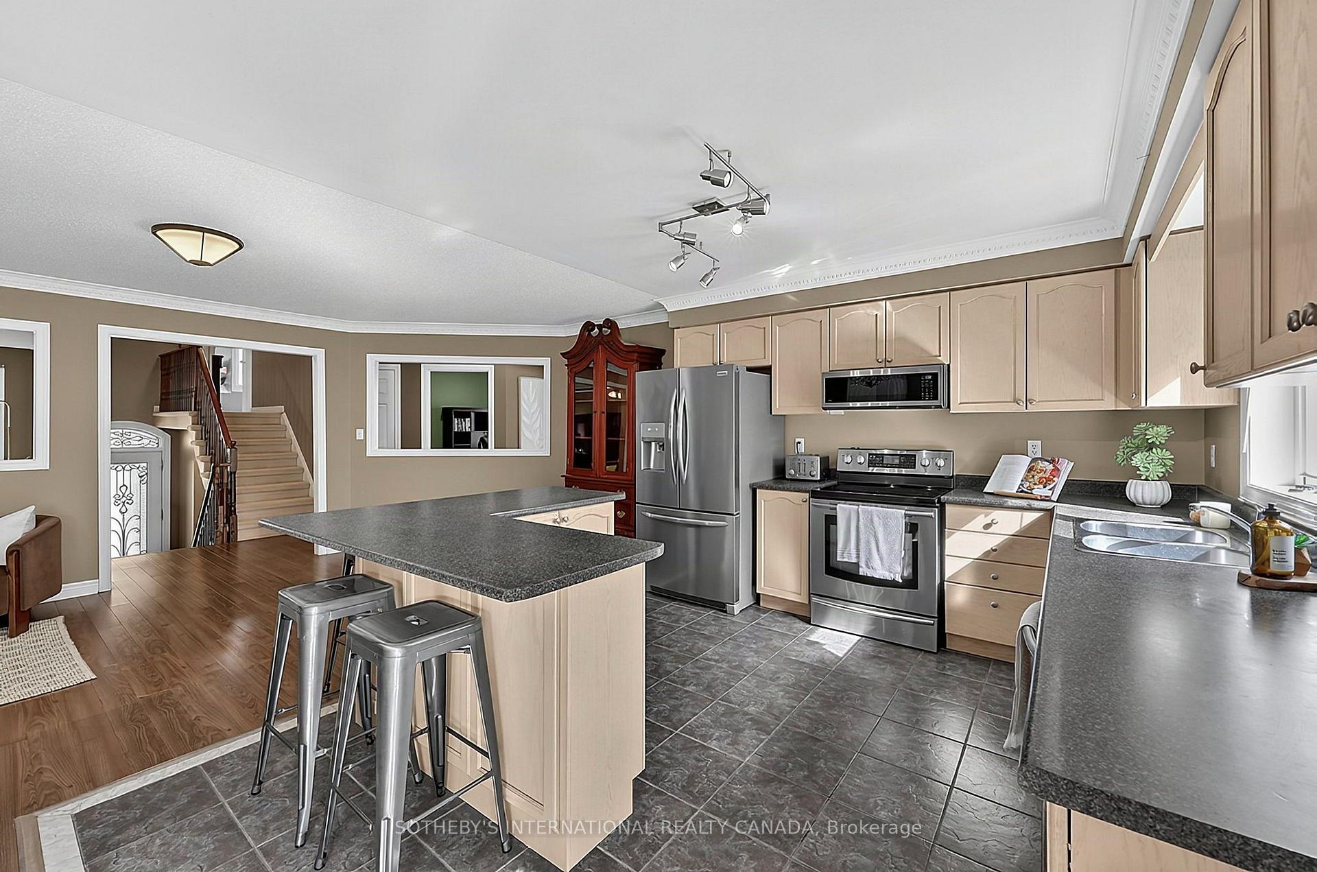Photo 16 of 4 Brecken Drive, Georgina, Keswick South — HOMEH