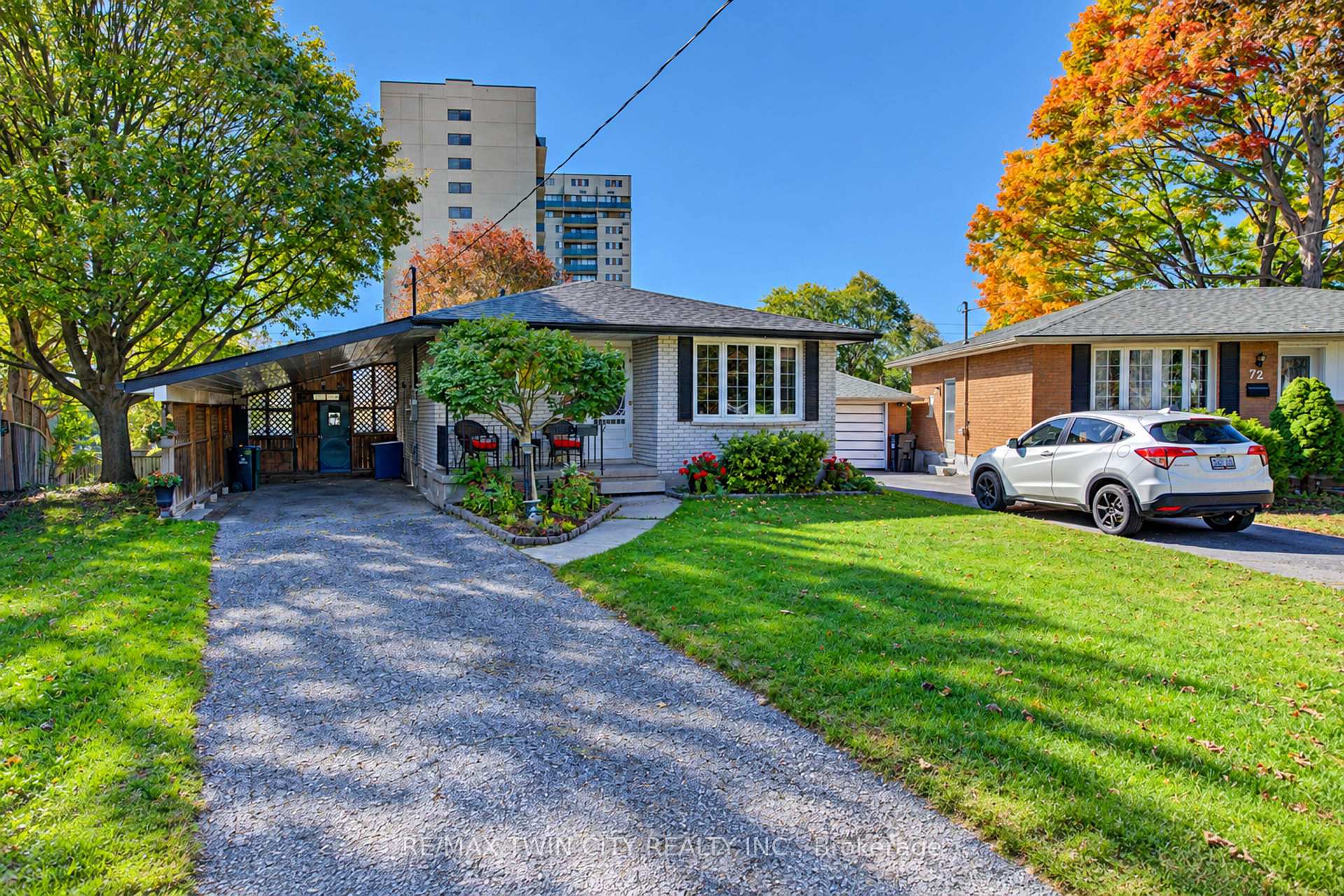Photo 3 of 73 Belton Drive, Kitchener, Victoria Hills — HOMEH