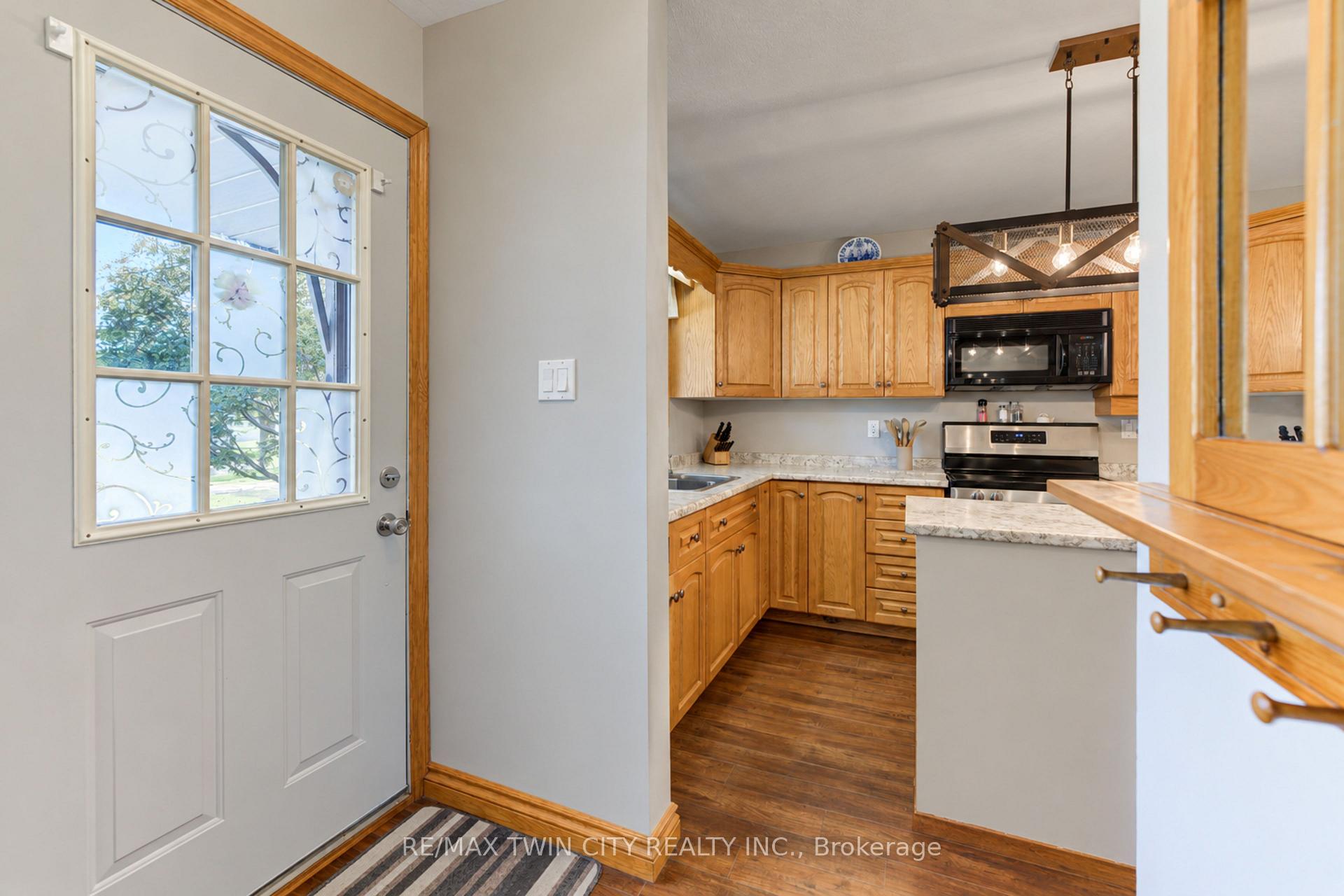 Photo 4 of 73 Belton Drive, Kitchener, Victoria Hills — HOMEH