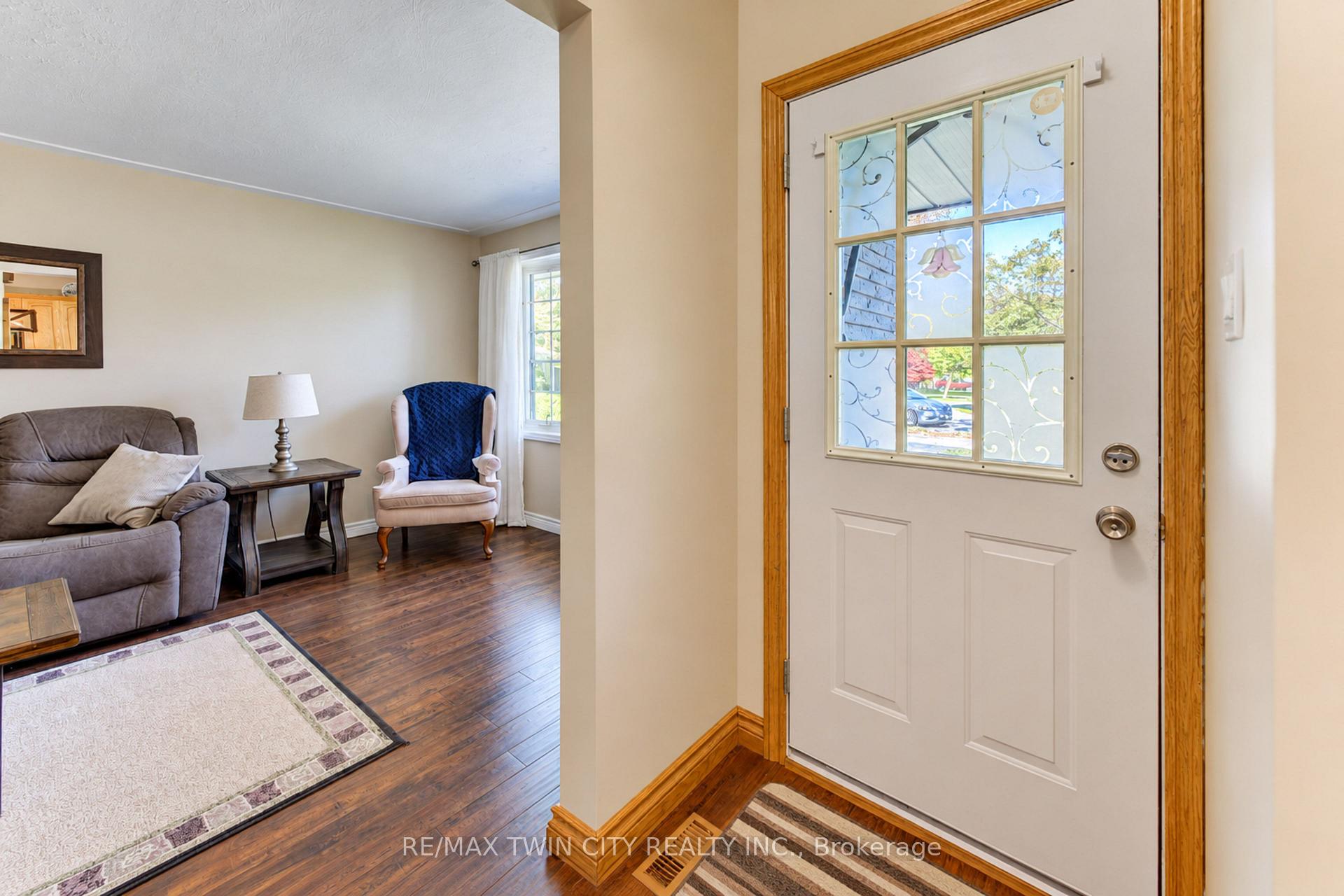 Photo 5 of 73 Belton Drive, Kitchener, Victoria Hills — HOMEH
