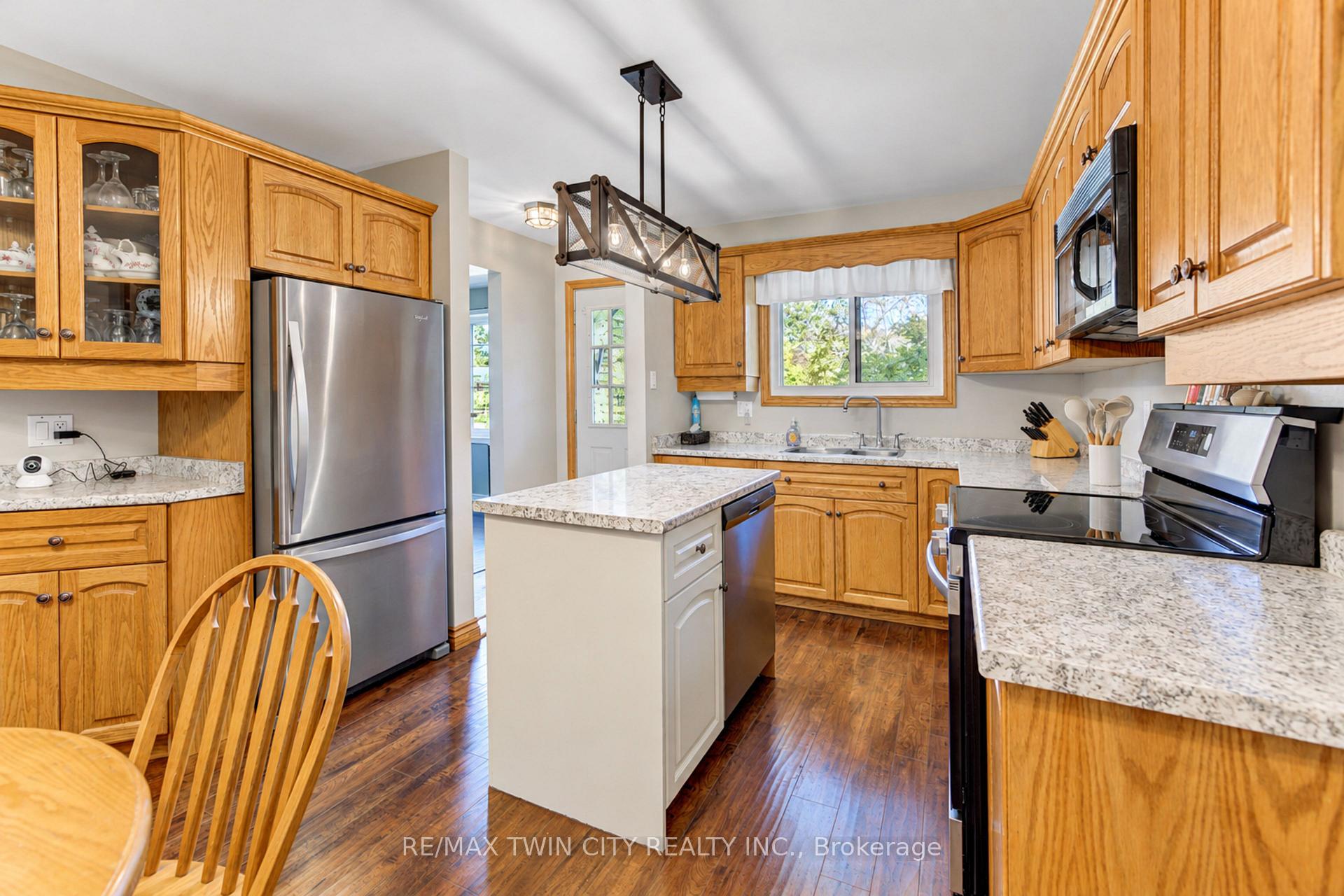 Photo 6 of 73 Belton Drive, Kitchener, Victoria Hills — HOMEH