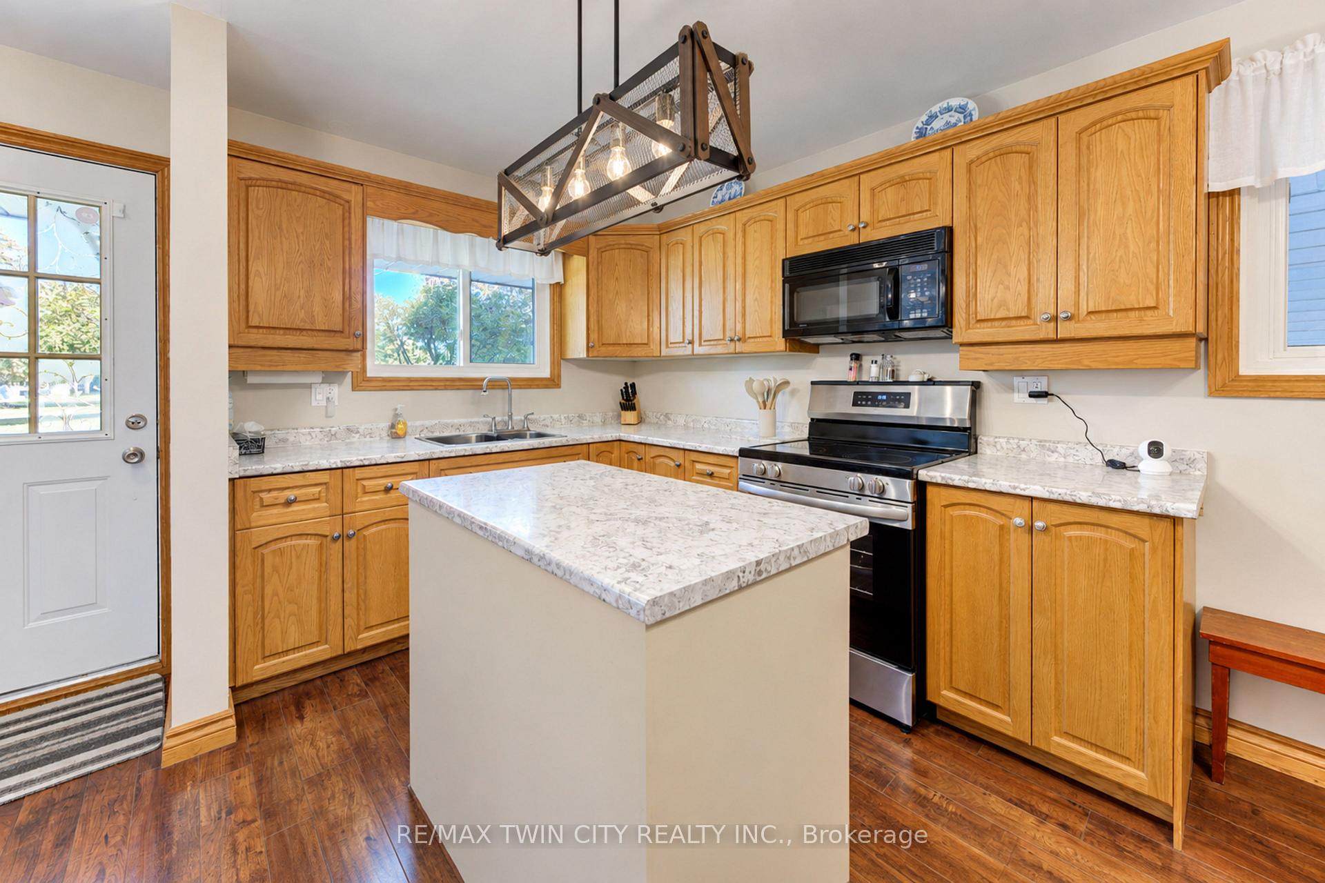 Photo 7 of 73 Belton Drive, Kitchener, Victoria Hills — HOMEH