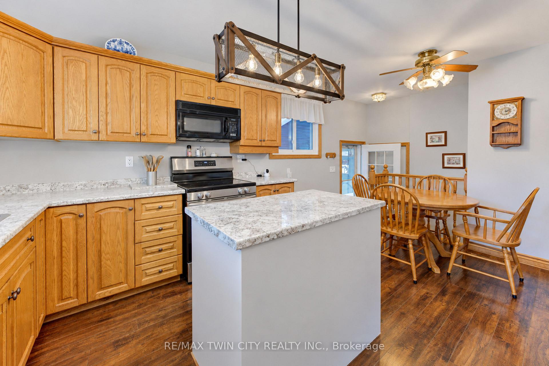 Photo 13 of 73 Belton Drive, Kitchener, Victoria Hills — HOMEH