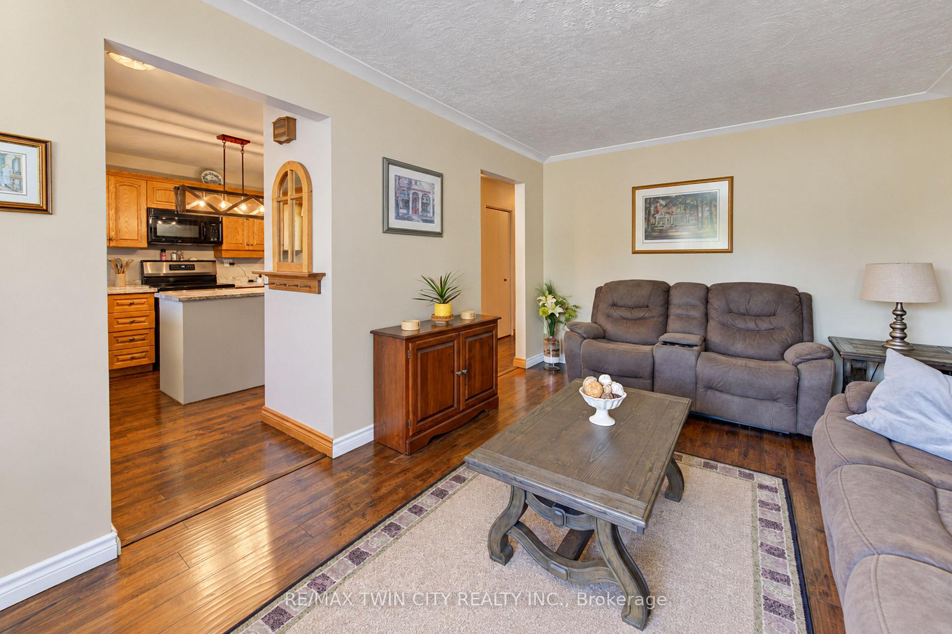Photo 15 of 73 Belton Drive, Kitchener, Victoria Hills — HOMEH