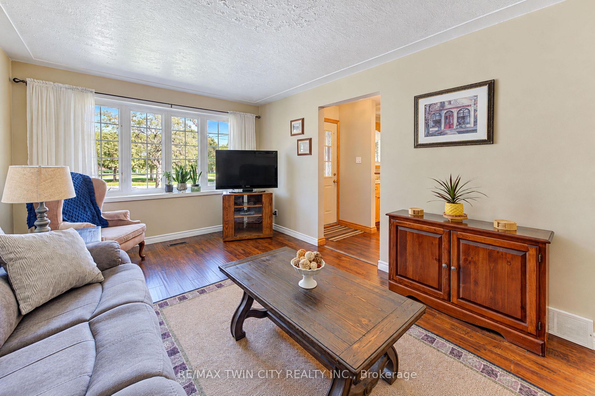 Photo 17 of 73 Belton Drive, Kitchener, Victoria Hills — HOMEH