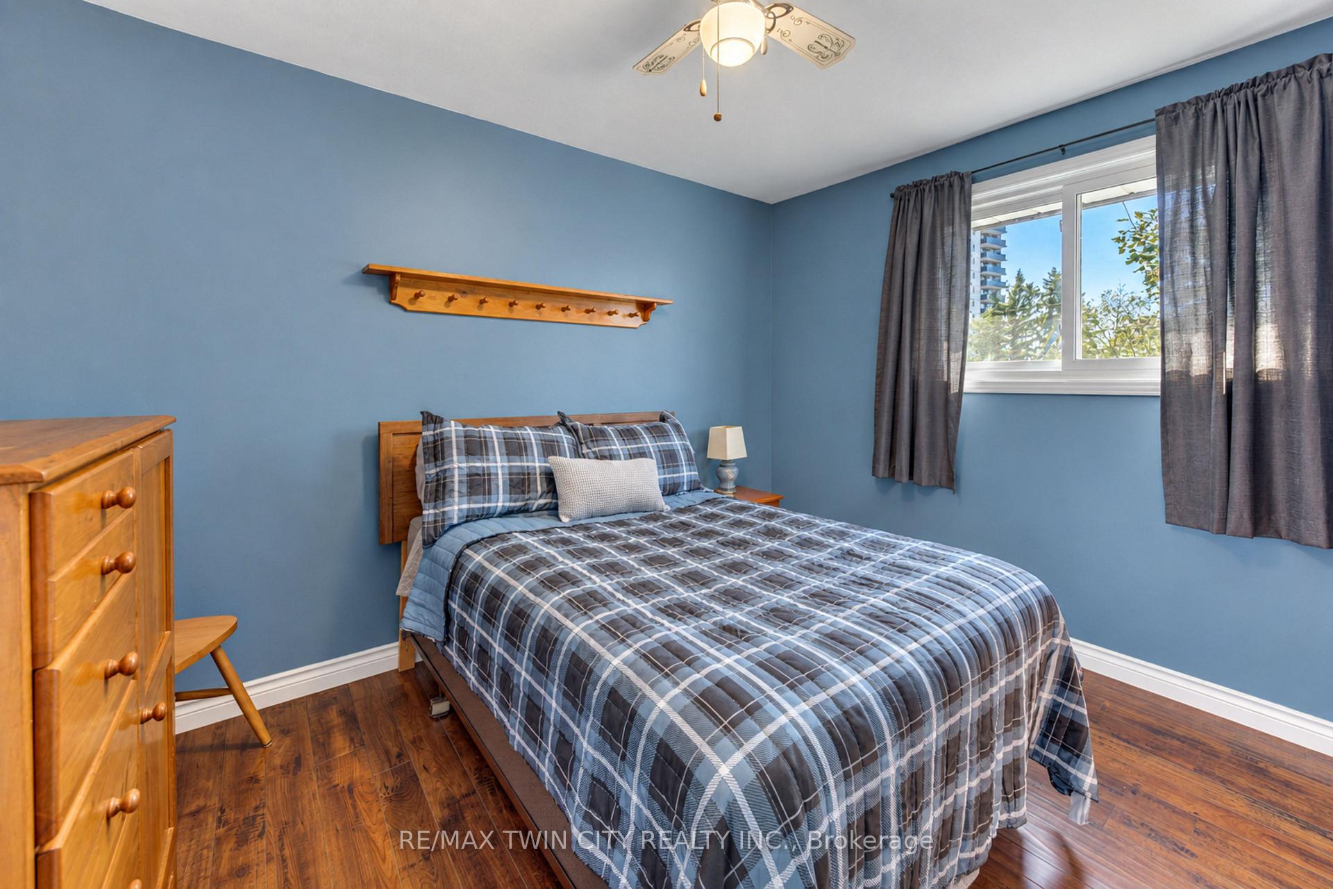 Photo 20 of 73 Belton Drive, Kitchener, Victoria Hills — HOMEH