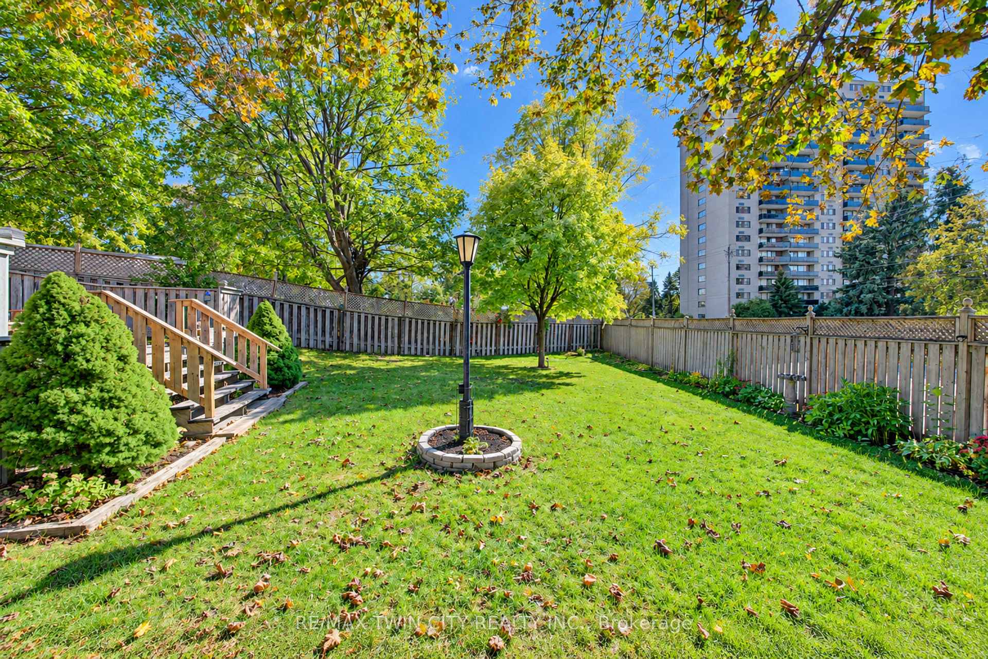Photo 34 of 73 Belton Drive, Kitchener, Victoria Hills — HOMEH