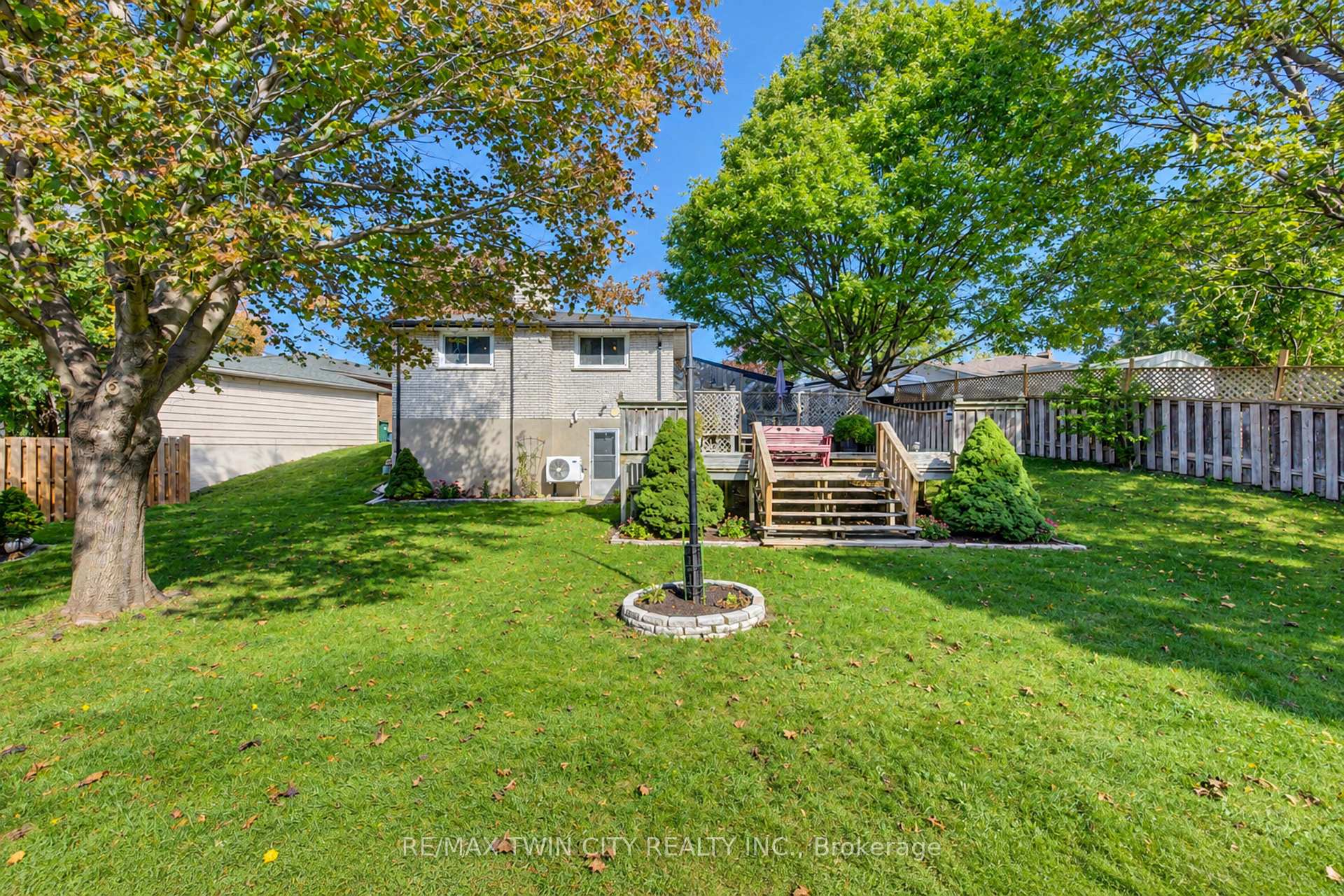 Photo 35 of 73 Belton Drive, Kitchener, Victoria Hills — HOMEH