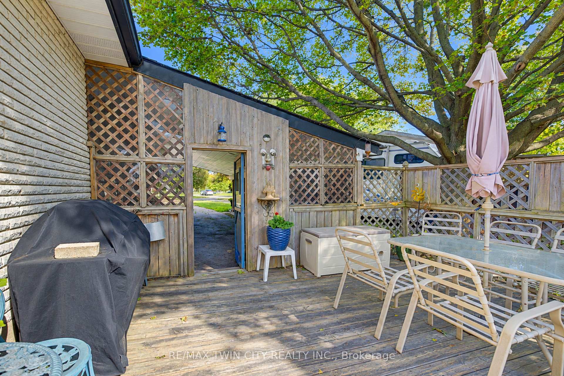 Photo 36 of 73 Belton Drive, Kitchener, Victoria Hills — HOMEH