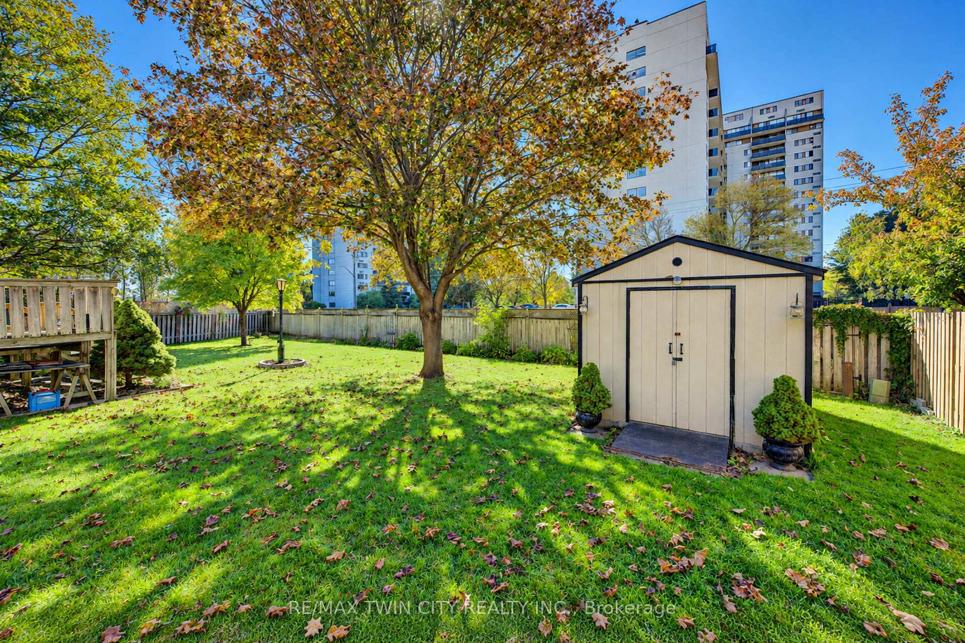 Photo 37 of 73 Belton Drive, Kitchener, Victoria Hills — HOMEH