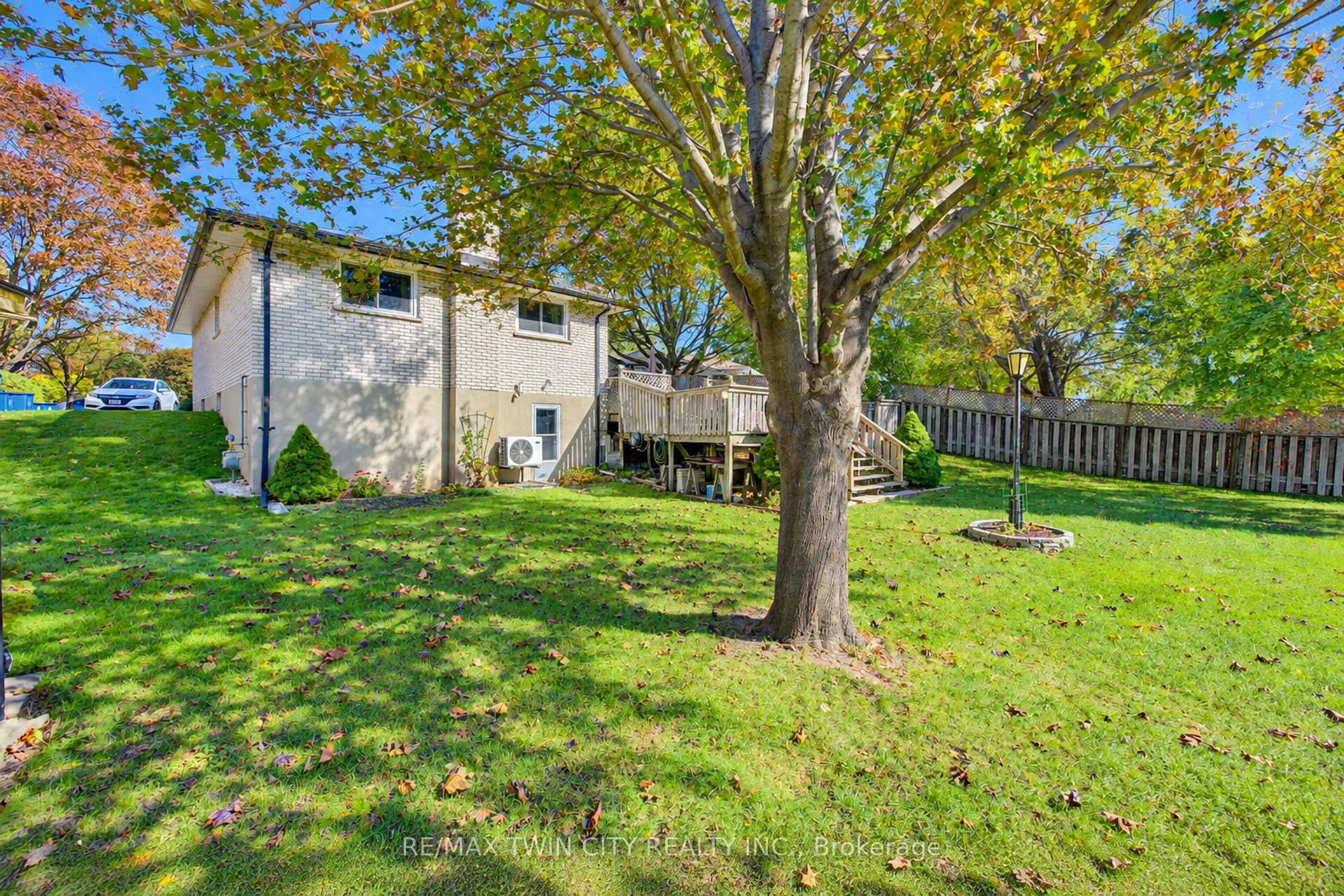 Photo 42 of 73 Belton Drive, Kitchener, Victoria Hills — HOMEH