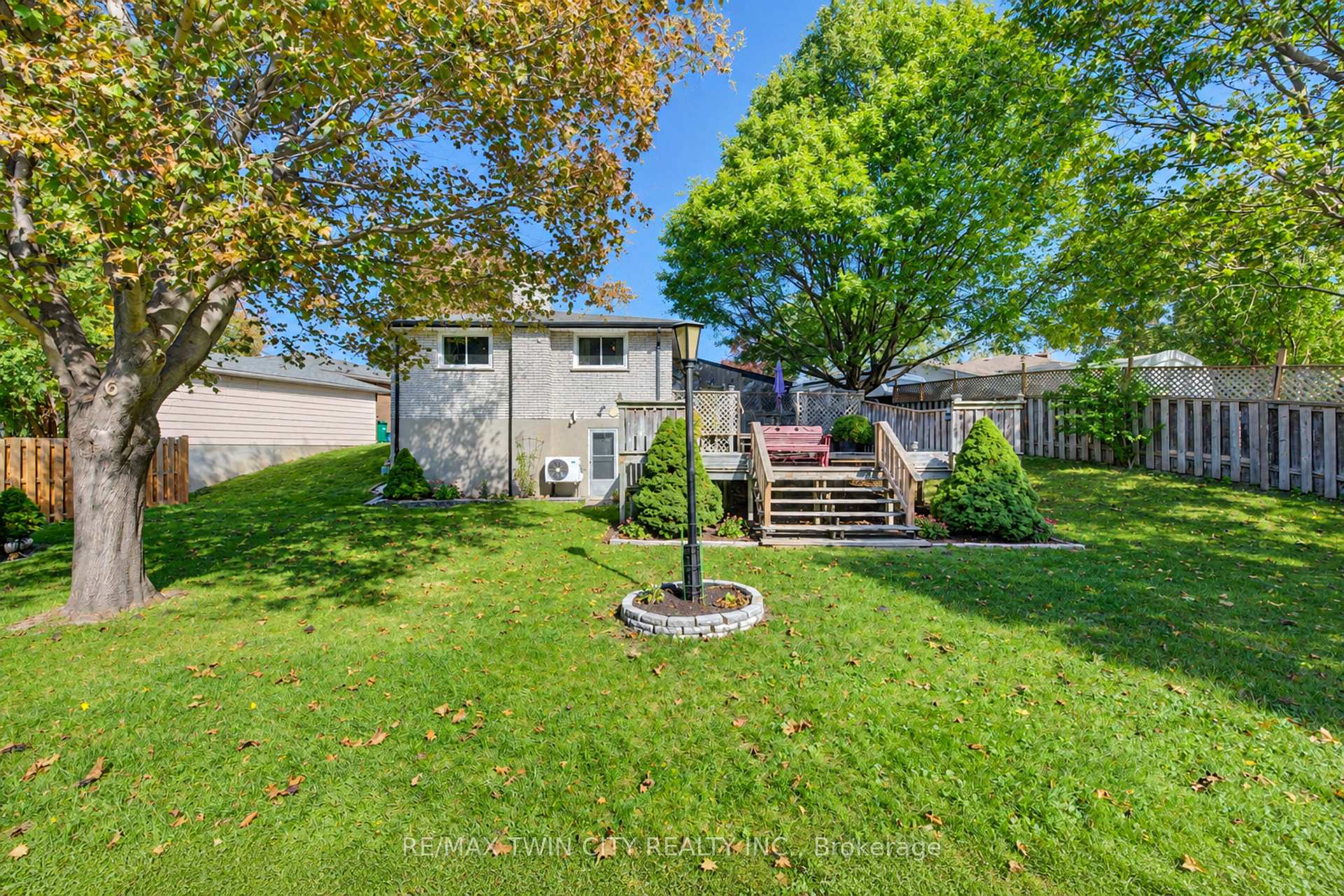 Photo 43 of 73 Belton Drive, Kitchener, Victoria Hills — HOMEH
