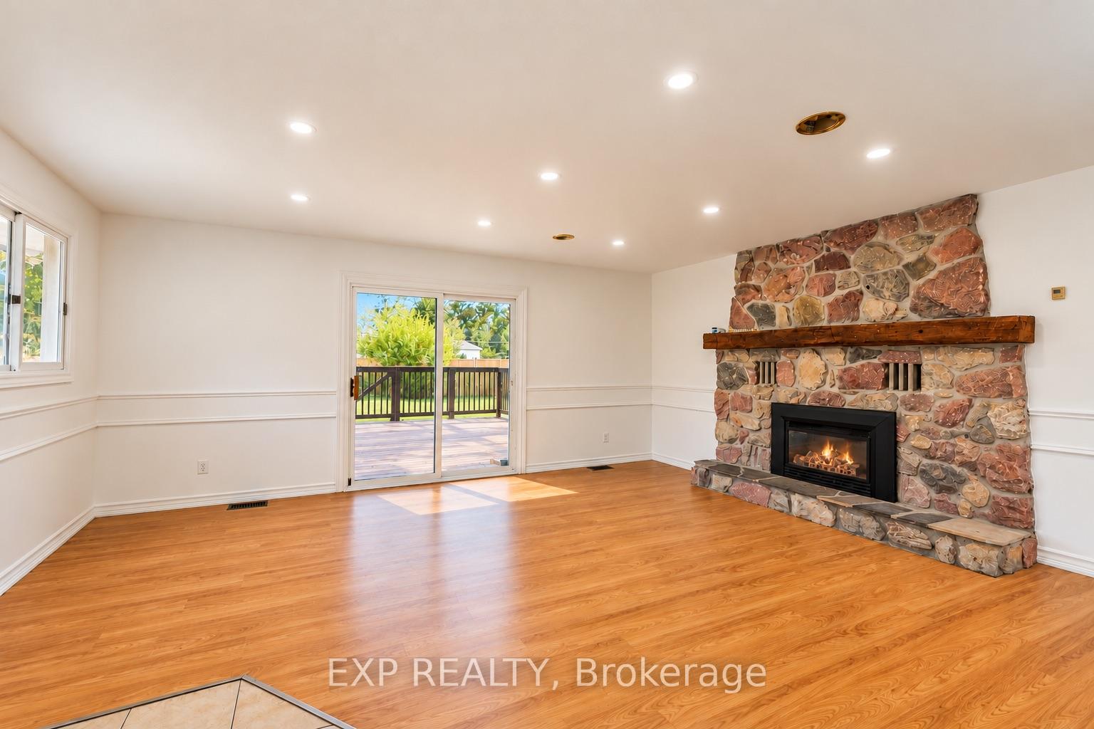 Photo 5 of 1085 Saint Laurent Drive, Sarnia — HOMEH