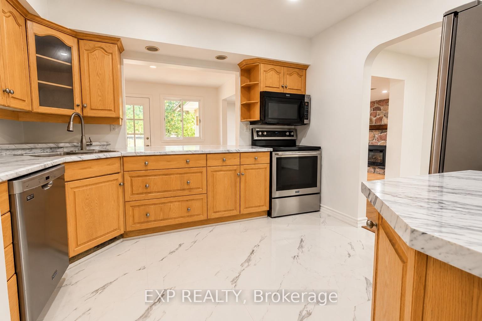 Photo 10 of 1085 Saint Laurent Drive, Sarnia — HOMEH