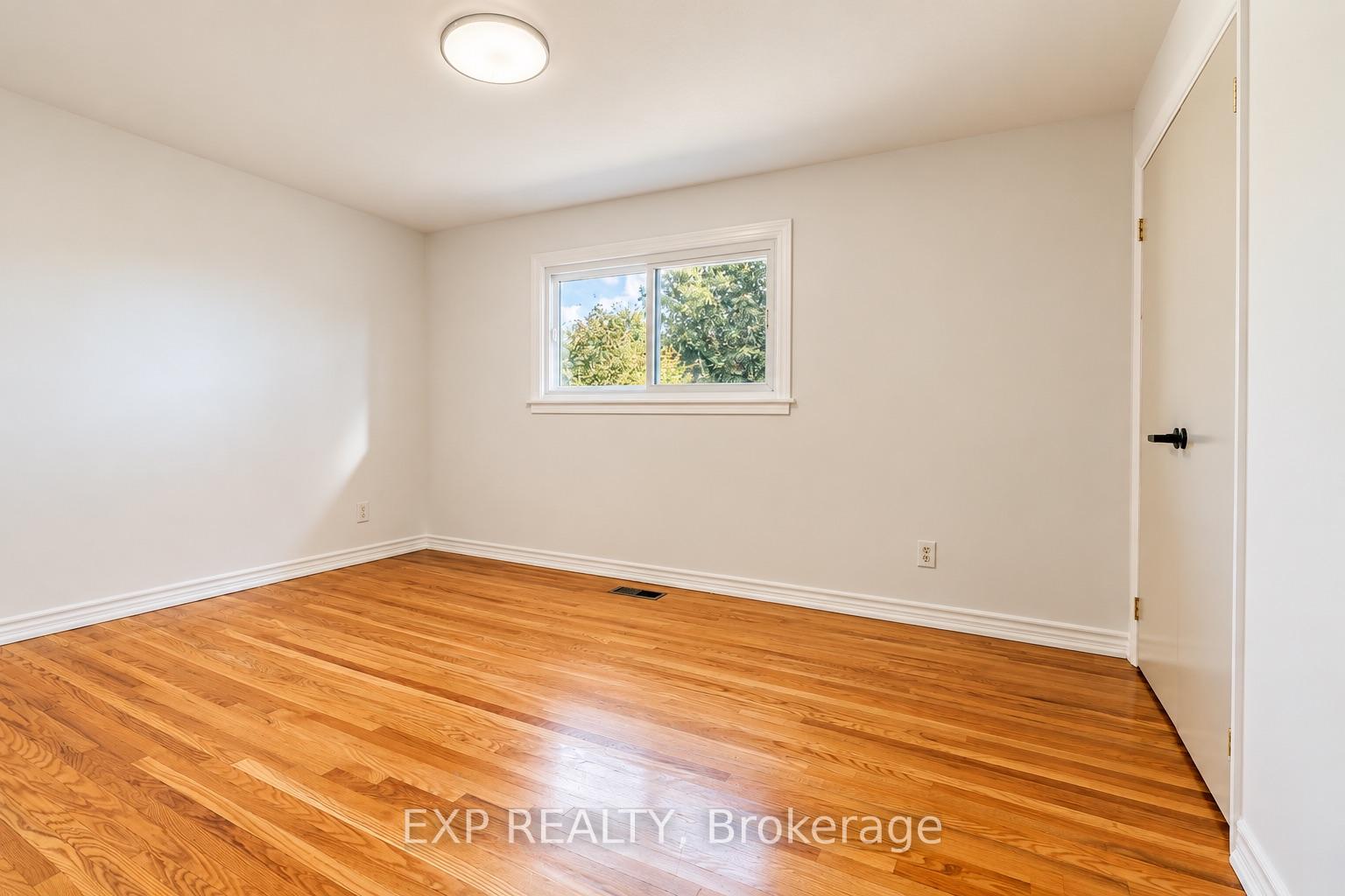 Photo 13 of 1085 Saint Laurent Drive, Sarnia — HOMEH