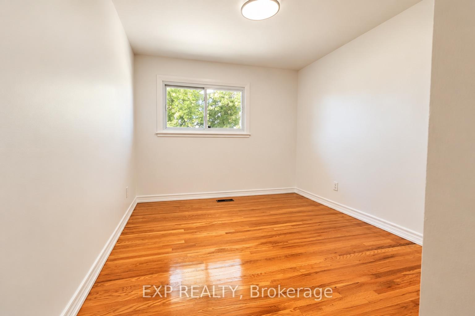Photo 16 of 1085 Saint Laurent Drive, Sarnia — HOMEH
