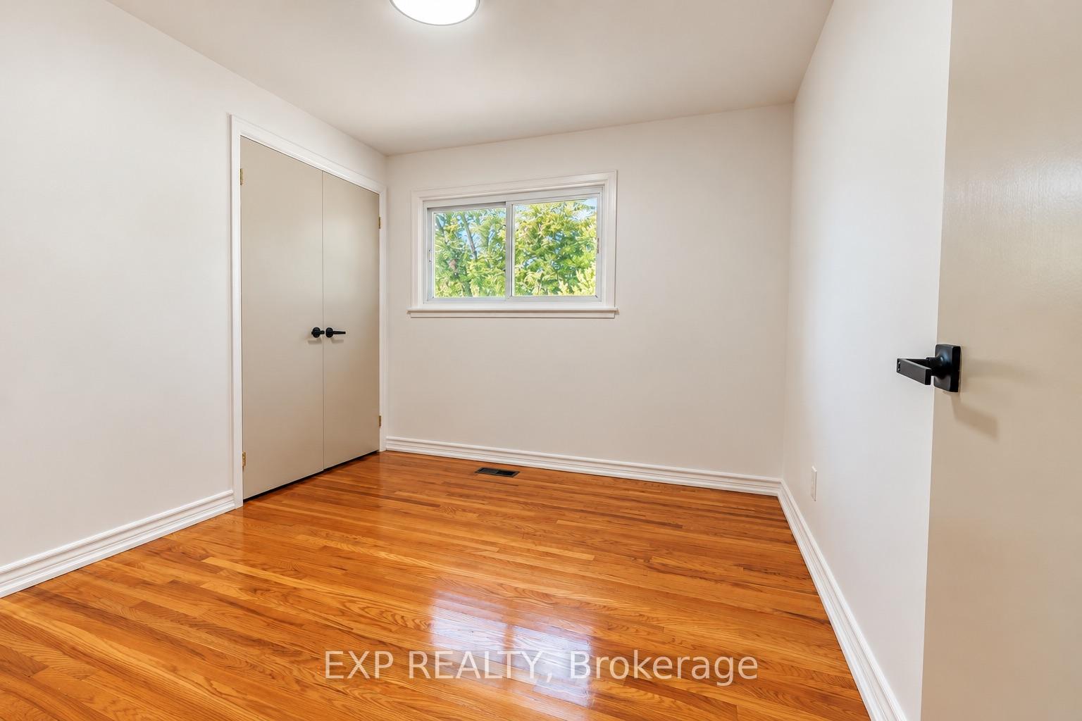 Photo 17 of 1085 Saint Laurent Drive, Sarnia — HOMEH