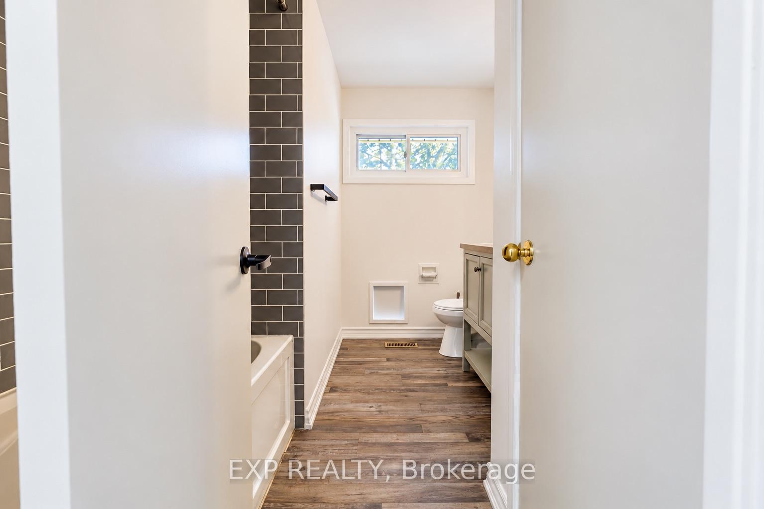 Photo 19 of 1085 Saint Laurent Drive, Sarnia — HOMEH