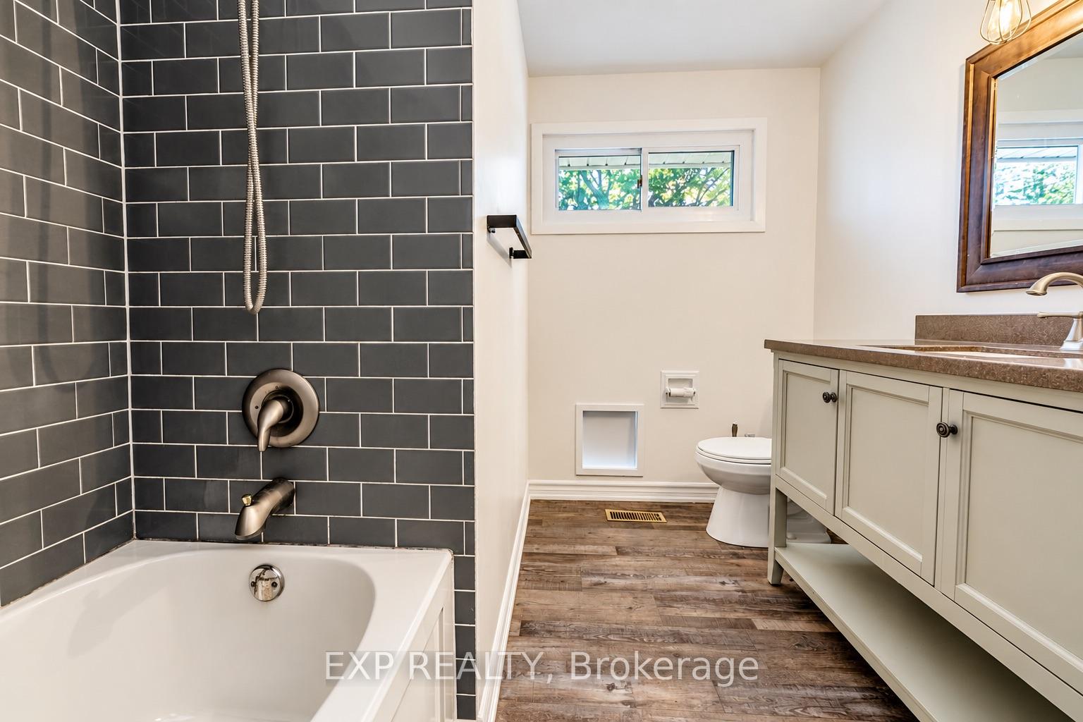 Photo 20 of 1085 Saint Laurent Drive, Sarnia — HOMEH