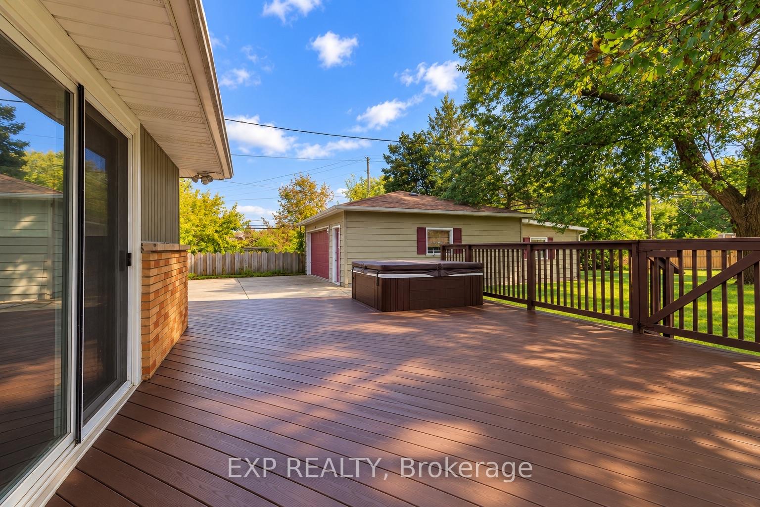 Photo 27 of 1085 Saint Laurent Drive, Sarnia — HOMEH