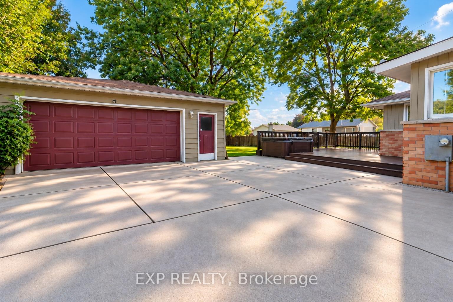 Photo 31 of 1085 Saint Laurent Drive, Sarnia — HOMEH
