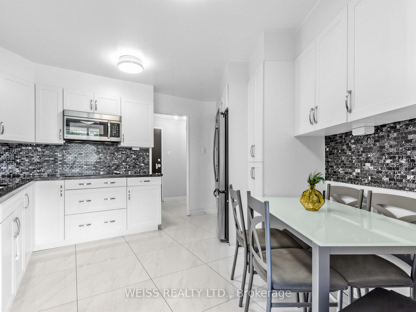 Photo 4 of Unit 202, 150 Neptune Drive, Toronto, Englemount-Lawrence — HOMEH