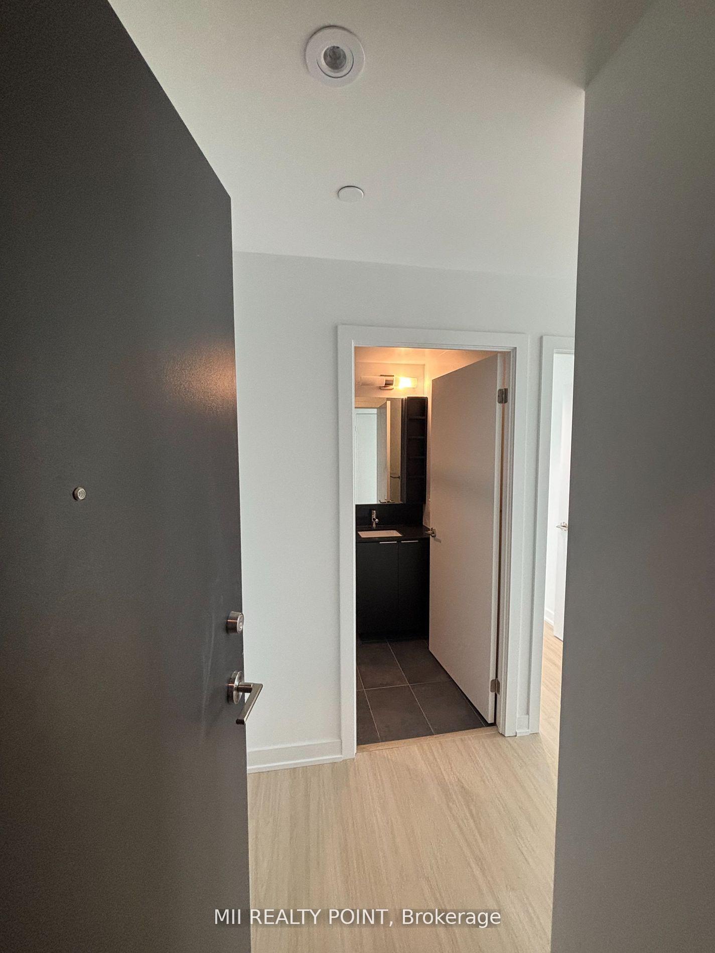Photo 3 of Unit LPH07, 8 Wellesley Street, Toronto, Bay Street Corridor — HOMEH