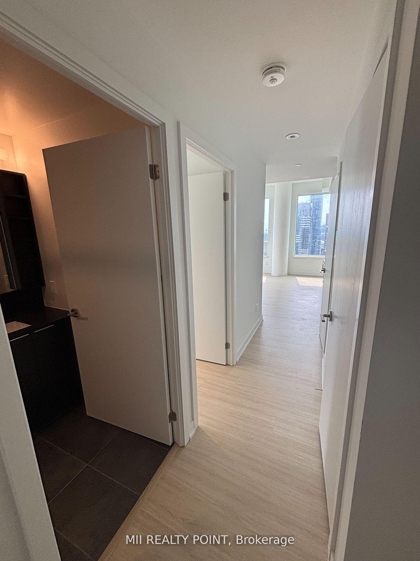 Photo 4 of Unit LPH07, 8 Wellesley Street, Toronto, Bay Street Corridor — HOMEH