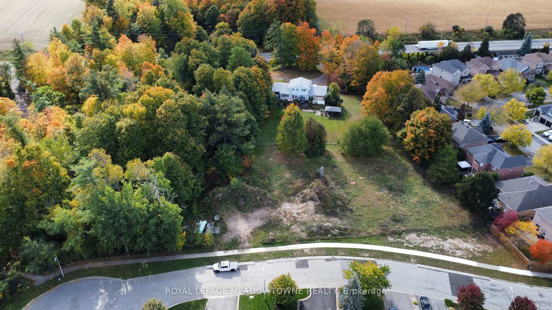Photo 4 of Lot 4 Newman Place, Halton Hills, Georgetown — HOMEH