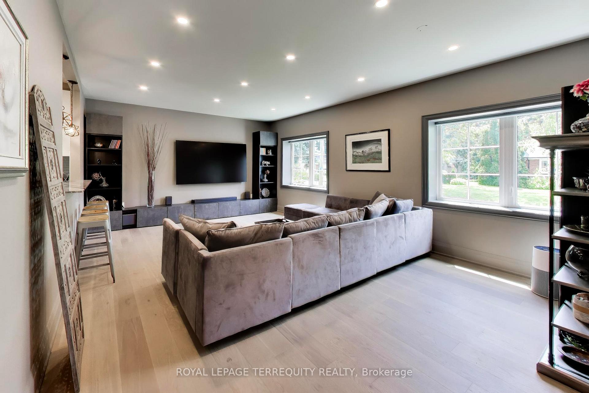 Photo 4 of 1621 Skyline Drive, Mississauga, Lakeview — HOMEH