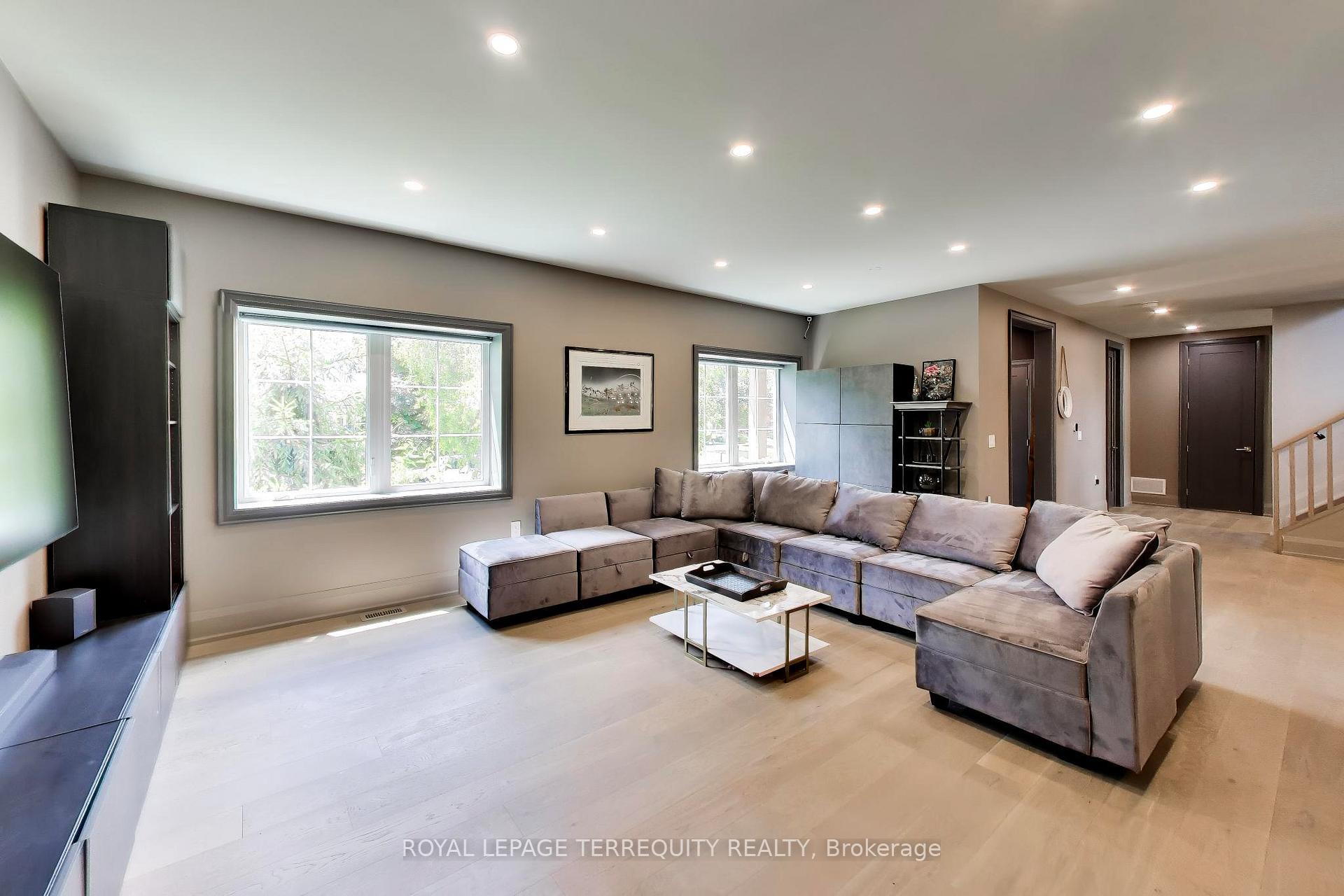 Photo 5 of 1621 Skyline Drive, Mississauga, Lakeview — HOMEH