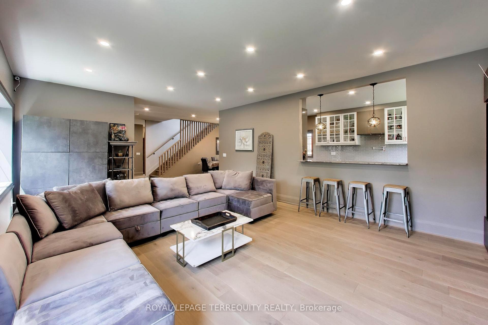 Photo 6 of 1621 Skyline Drive, Mississauga, Lakeview — HOMEH