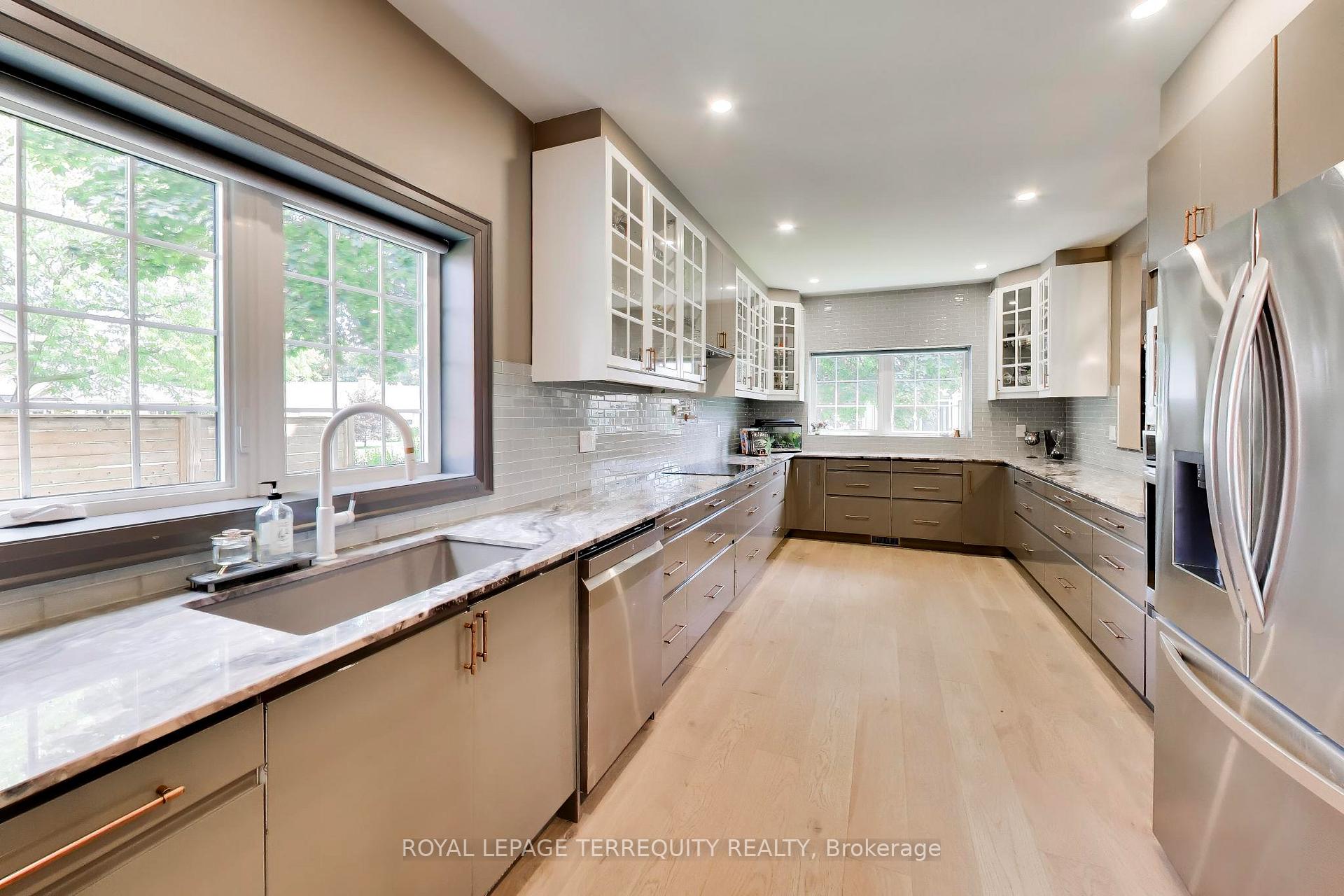 Photo 10 of 1621 Skyline Drive, Mississauga, Lakeview — HOMEH