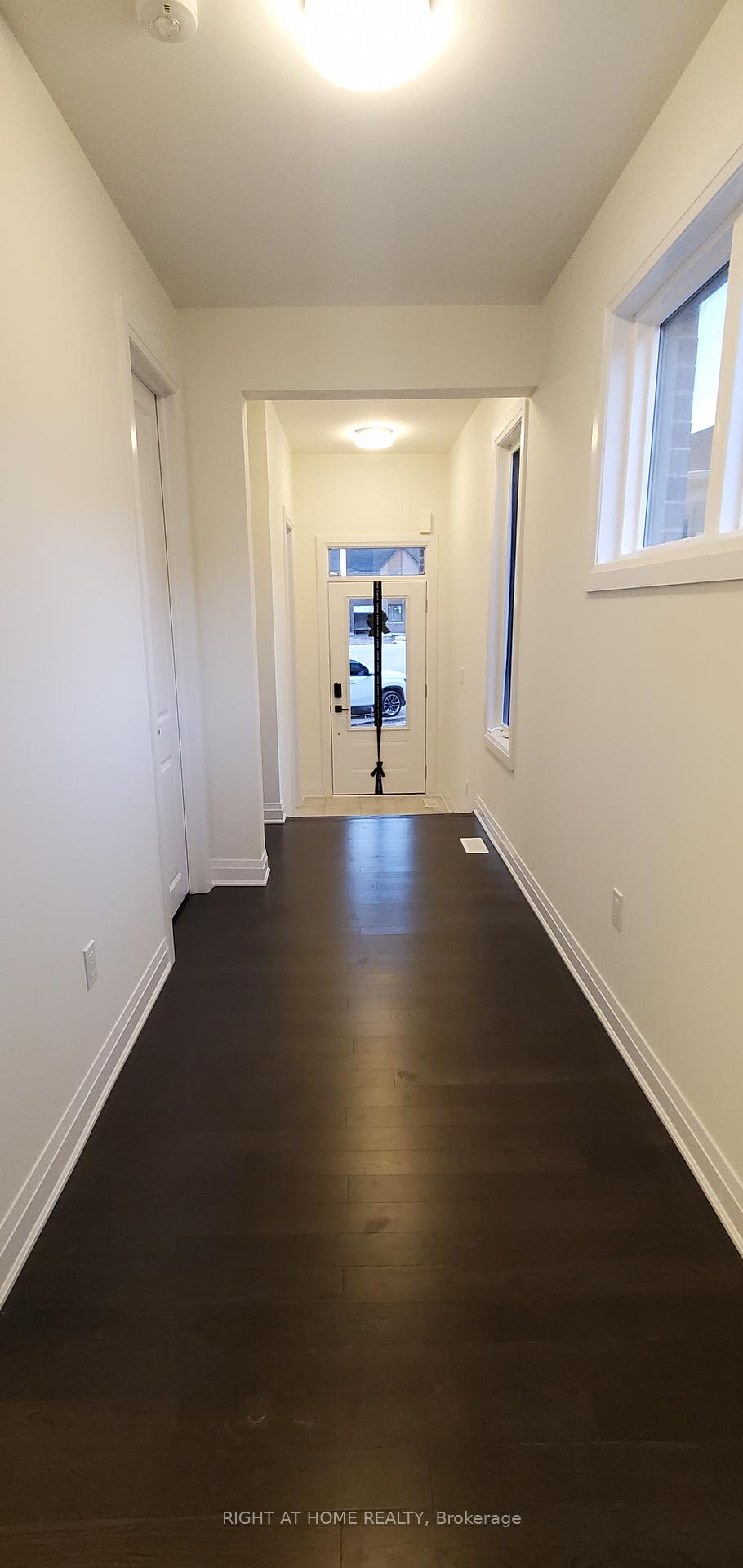 Photo 2 of 18 Kings hill Drive, Brampton, Northwest Brampton — HOMEH