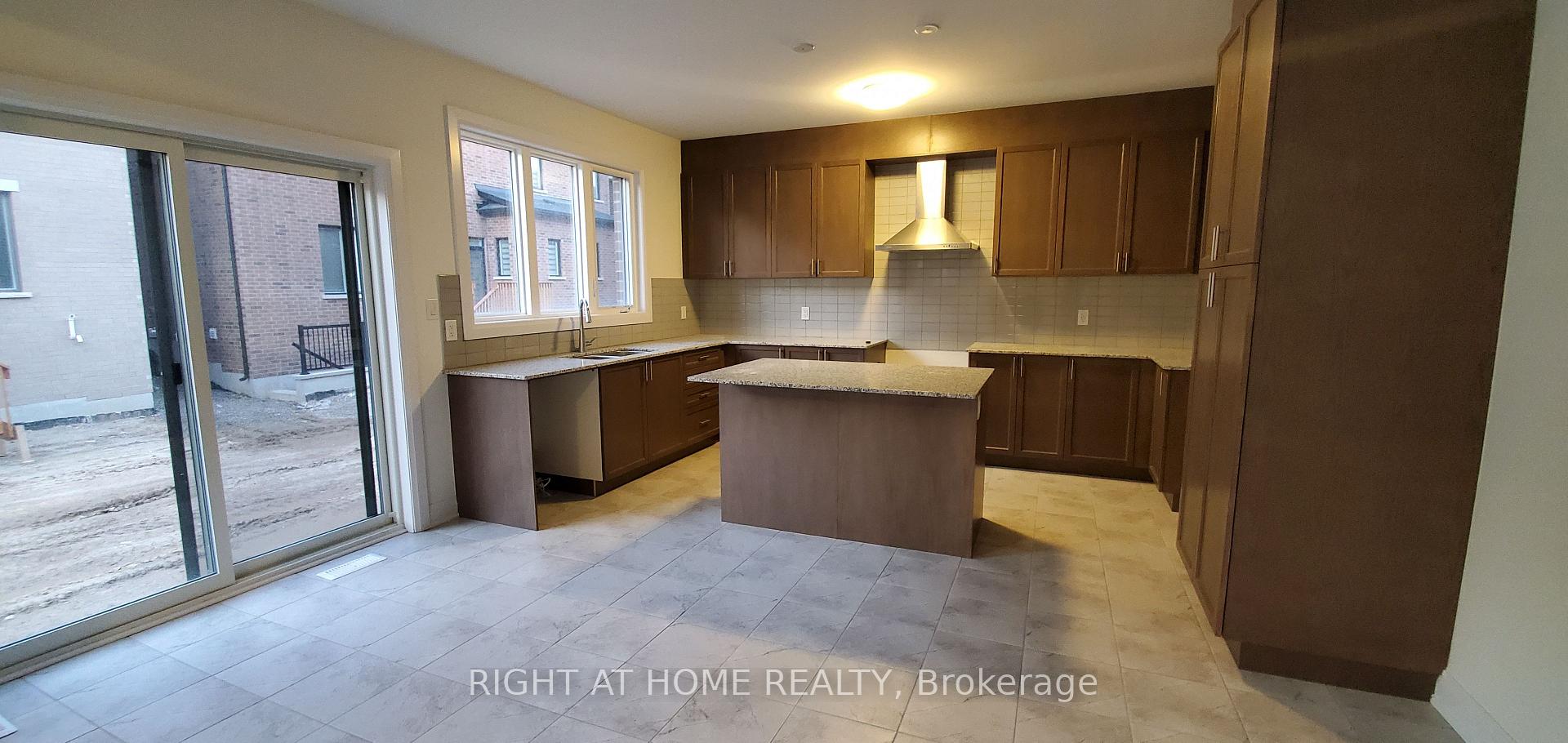 Photo 4 of 18 Kings hill Drive, Brampton, Northwest Brampton — HOMEH