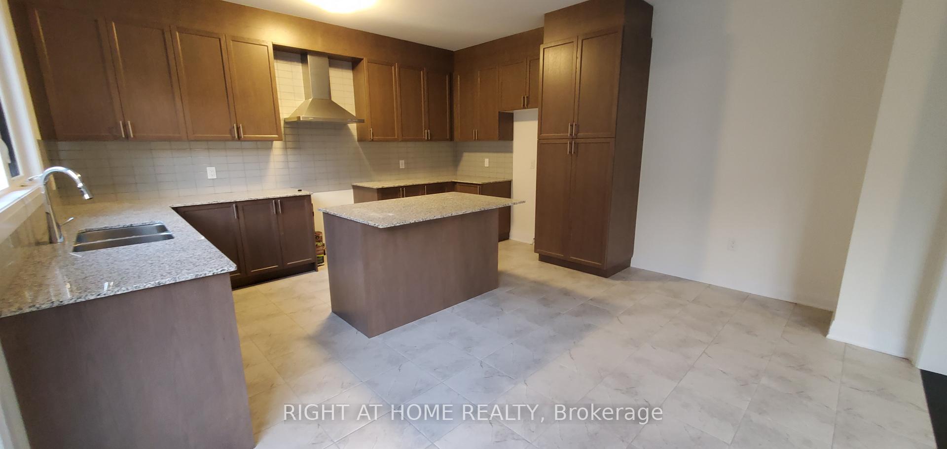 Photo 5 of 18 Kings hill Drive, Brampton, Northwest Brampton — HOMEH