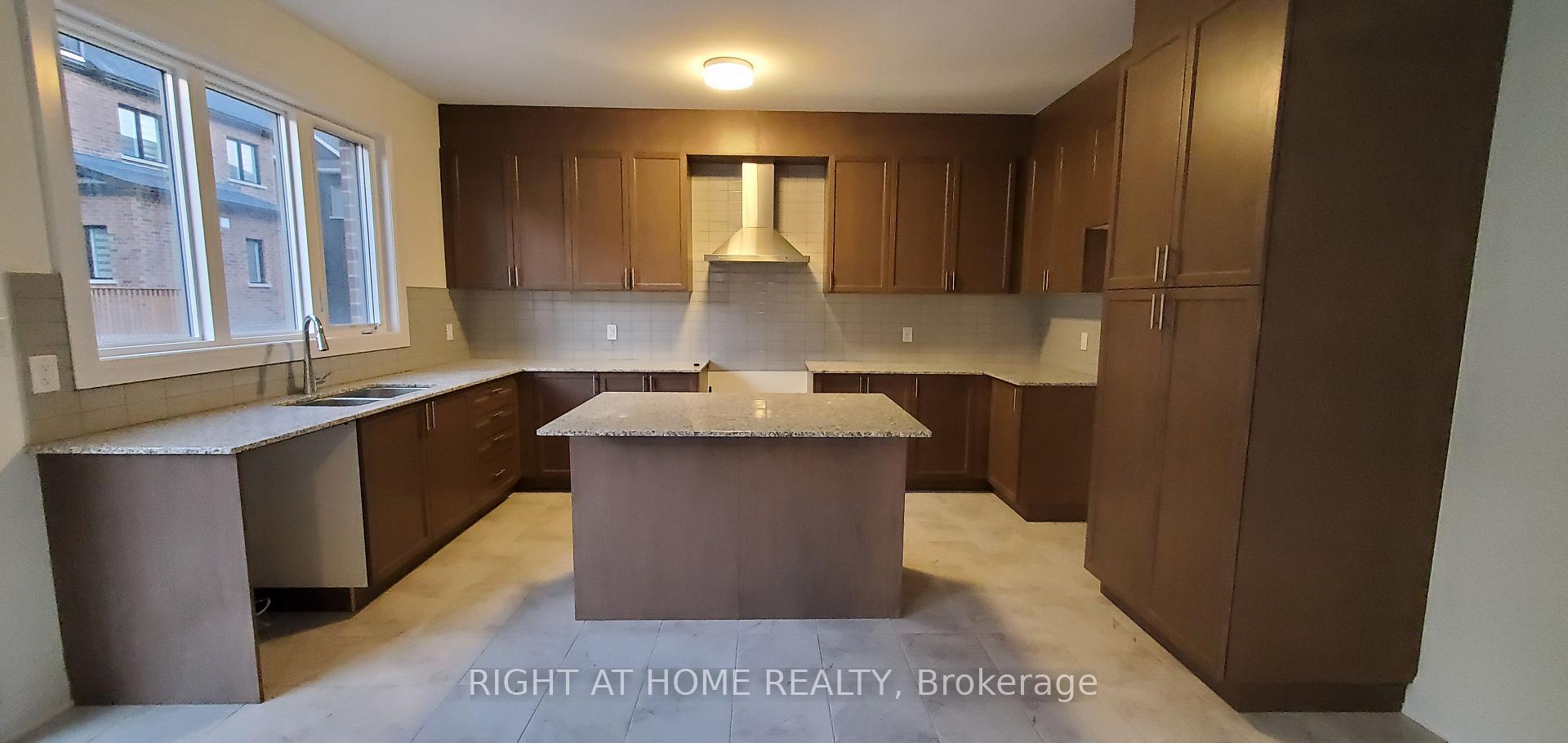 Photo 6 of 18 Kings hill Drive, Brampton, Northwest Brampton — HOMEH