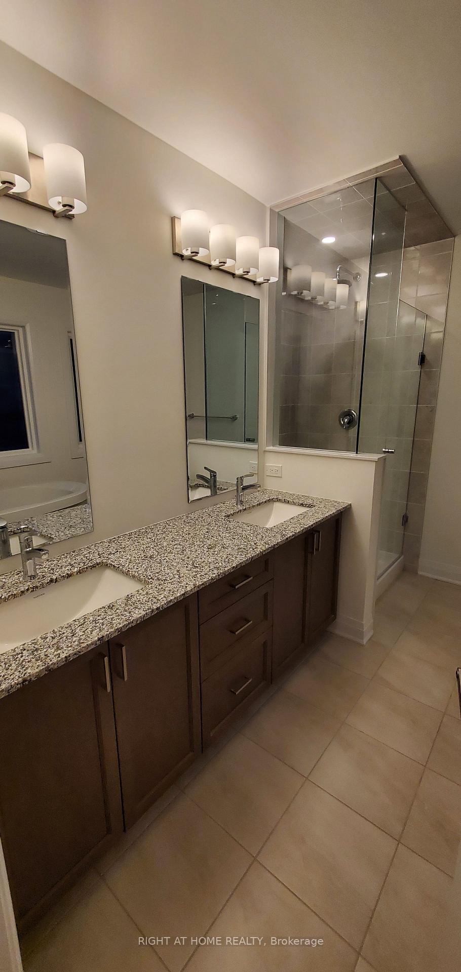 Photo 11 of 18 Kings hill Drive, Brampton, Northwest Brampton — HOMEH